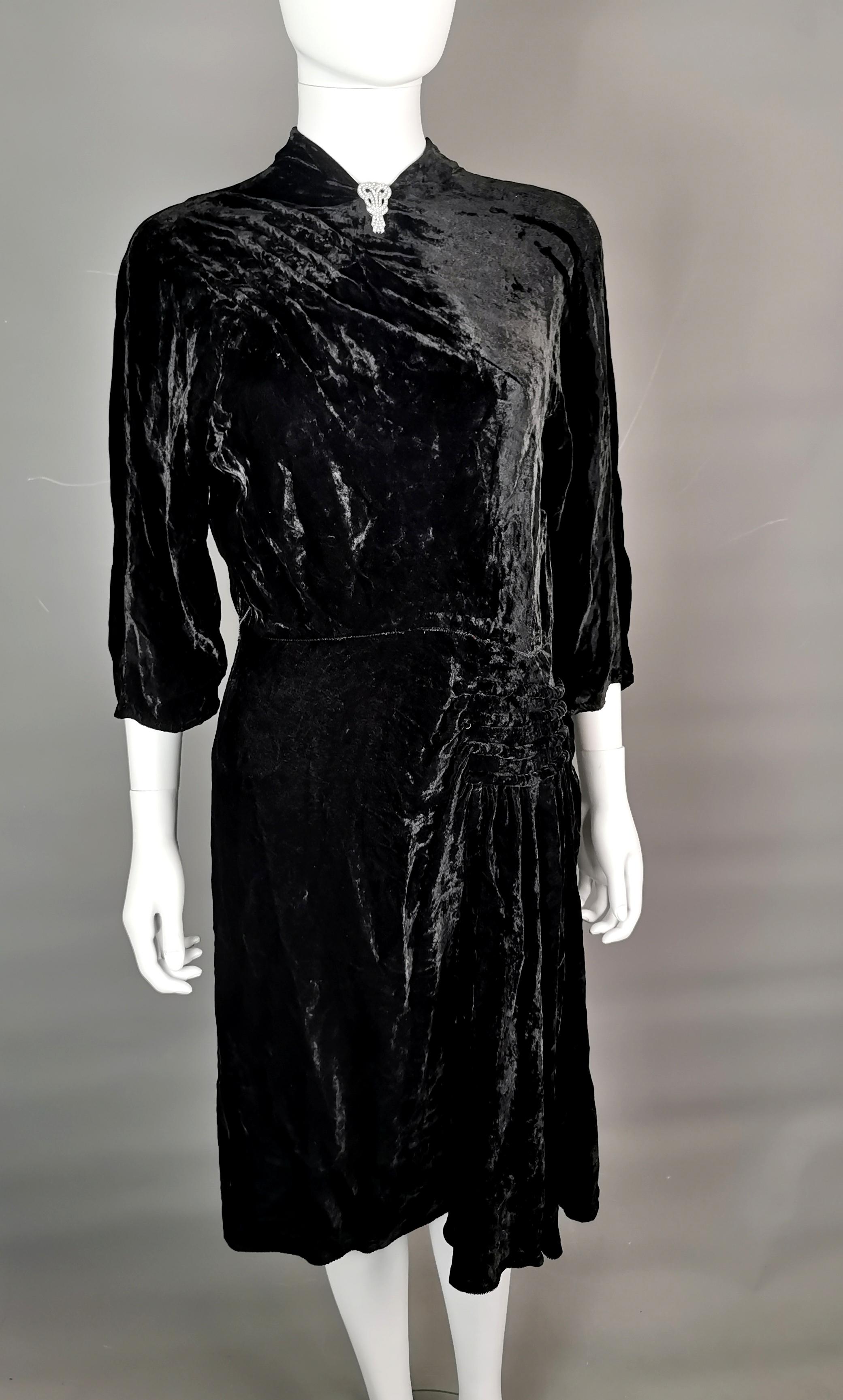 Vintage Art Deco black velvet dress, c1930s  For Sale 1