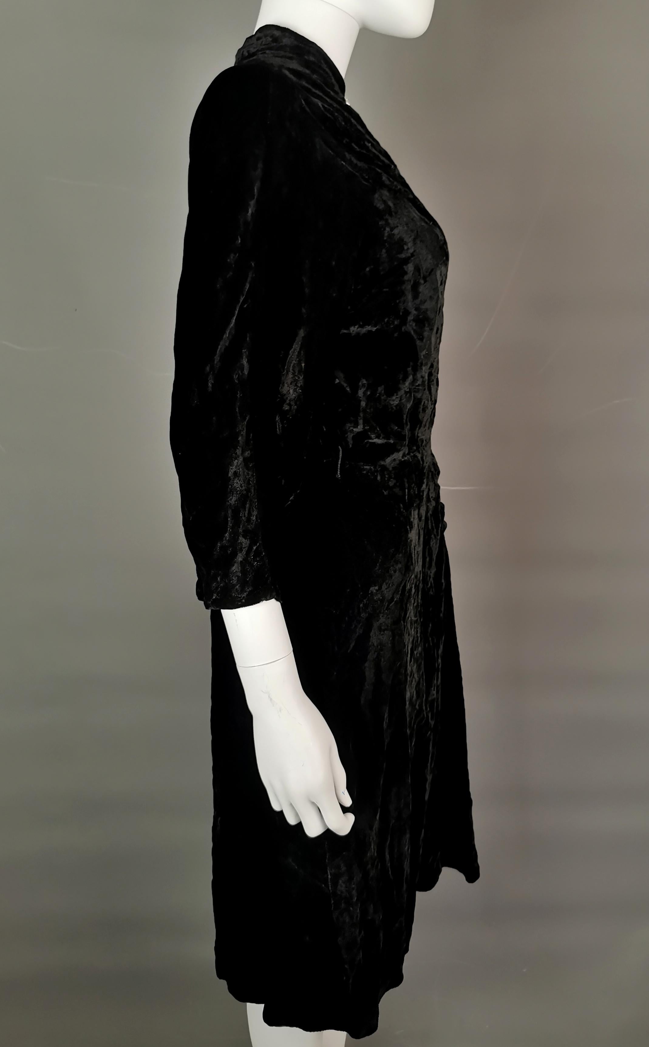 Vintage Art Deco black velvet dress, c1930s  For Sale 3