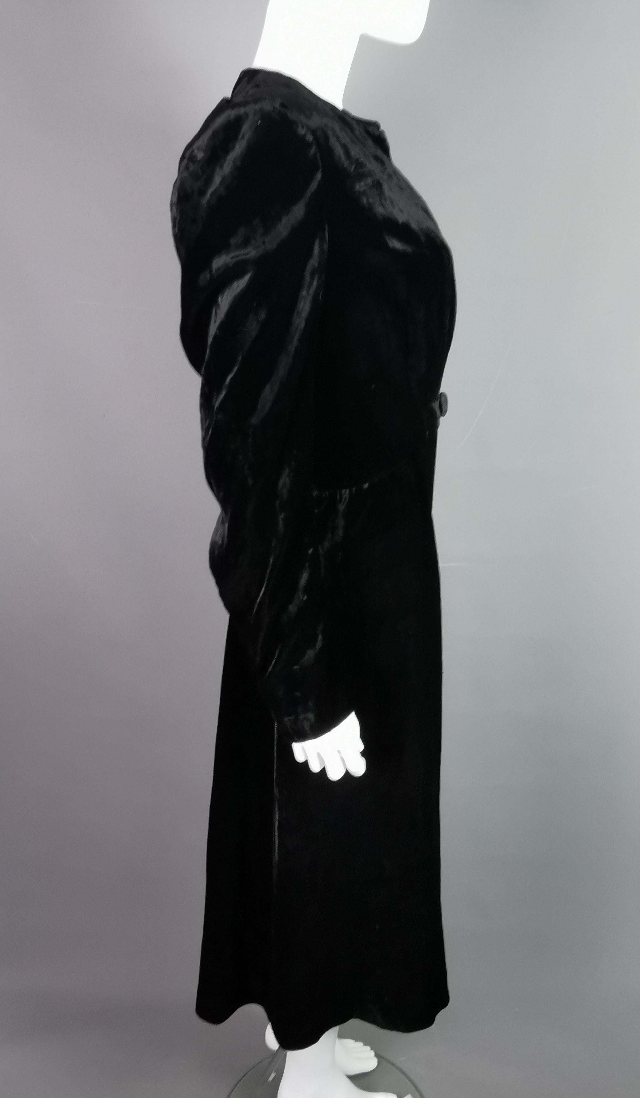 Vintage Art Deco black velvet opera coat, jacket, 1930s For Sale 7