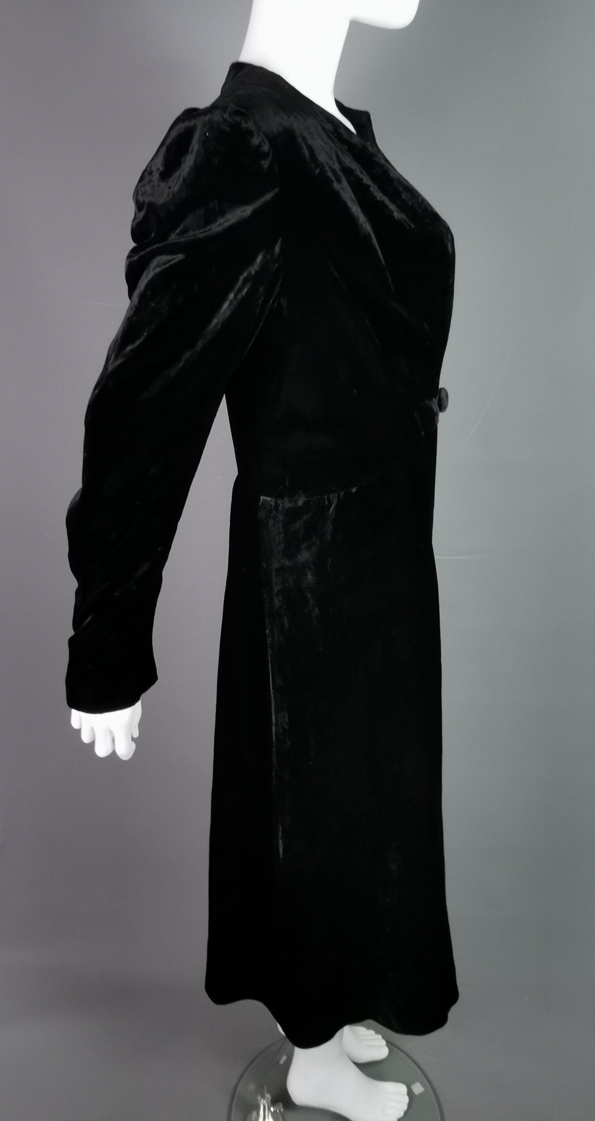 Vintage Art Deco black velvet opera coat, jacket, 1930s For Sale 8