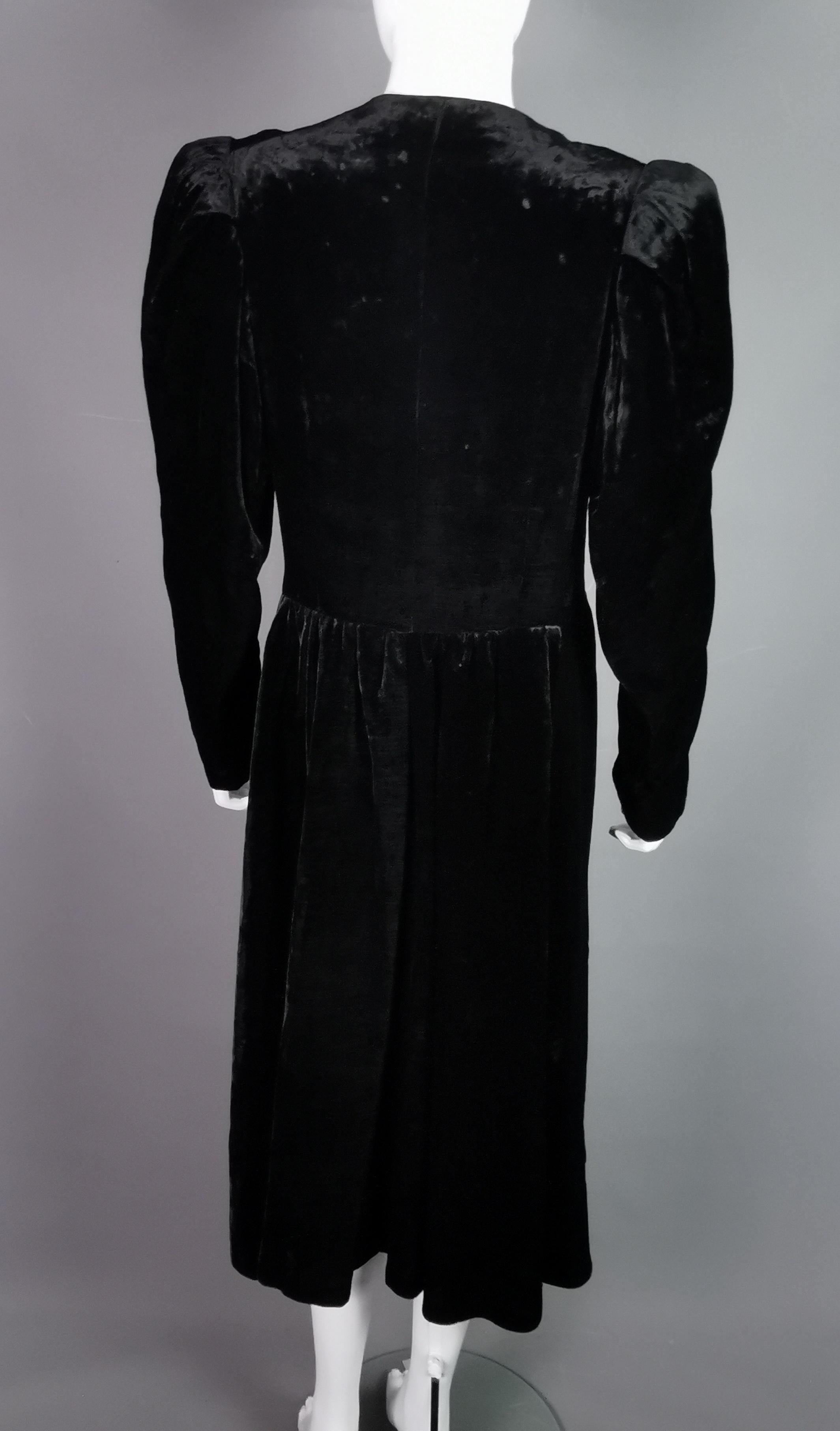 Vintage Art Deco black velvet opera coat, jacket, 1930s For Sale 9