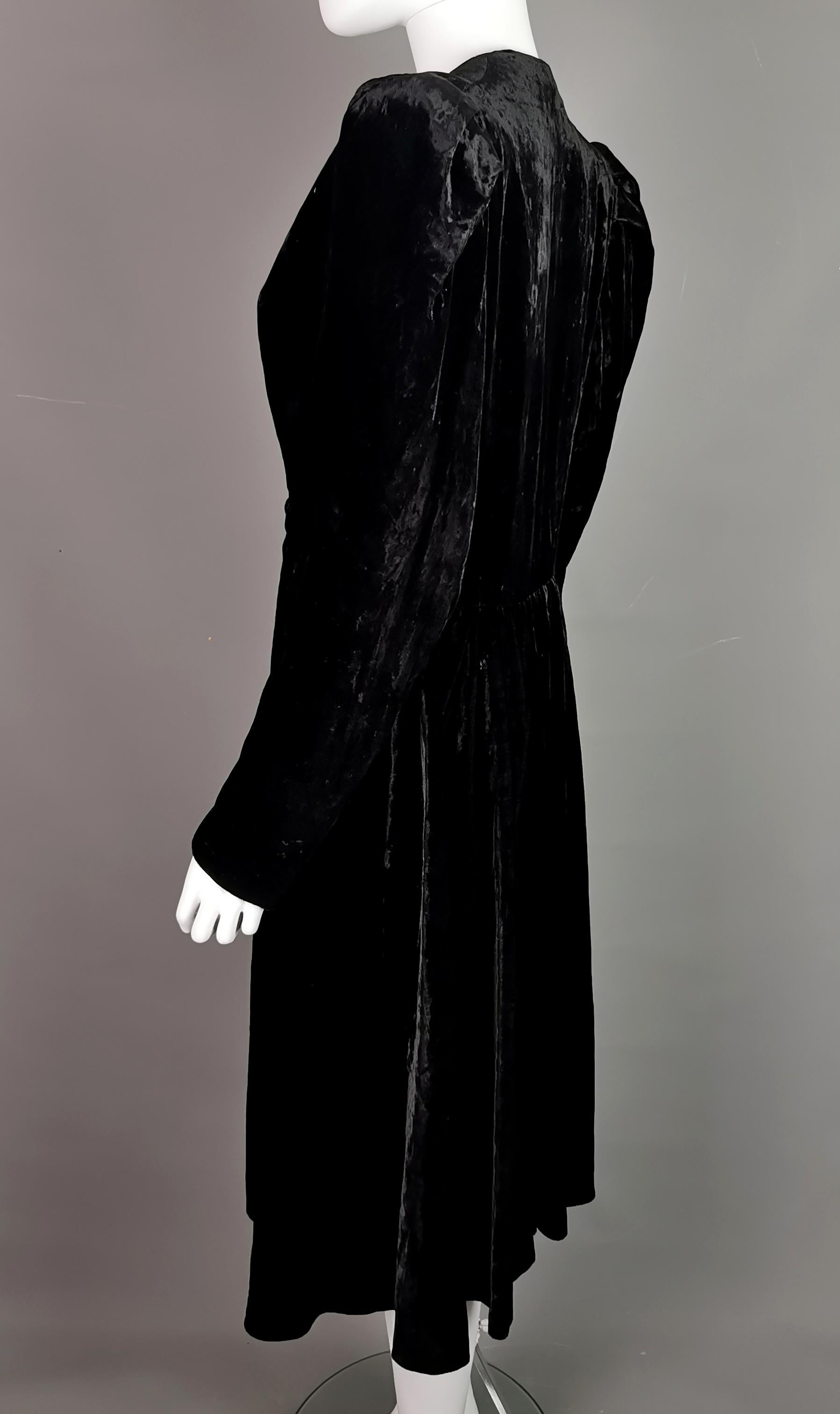 Vintage Art Deco black velvet opera coat, jacket, 1930s For Sale 1