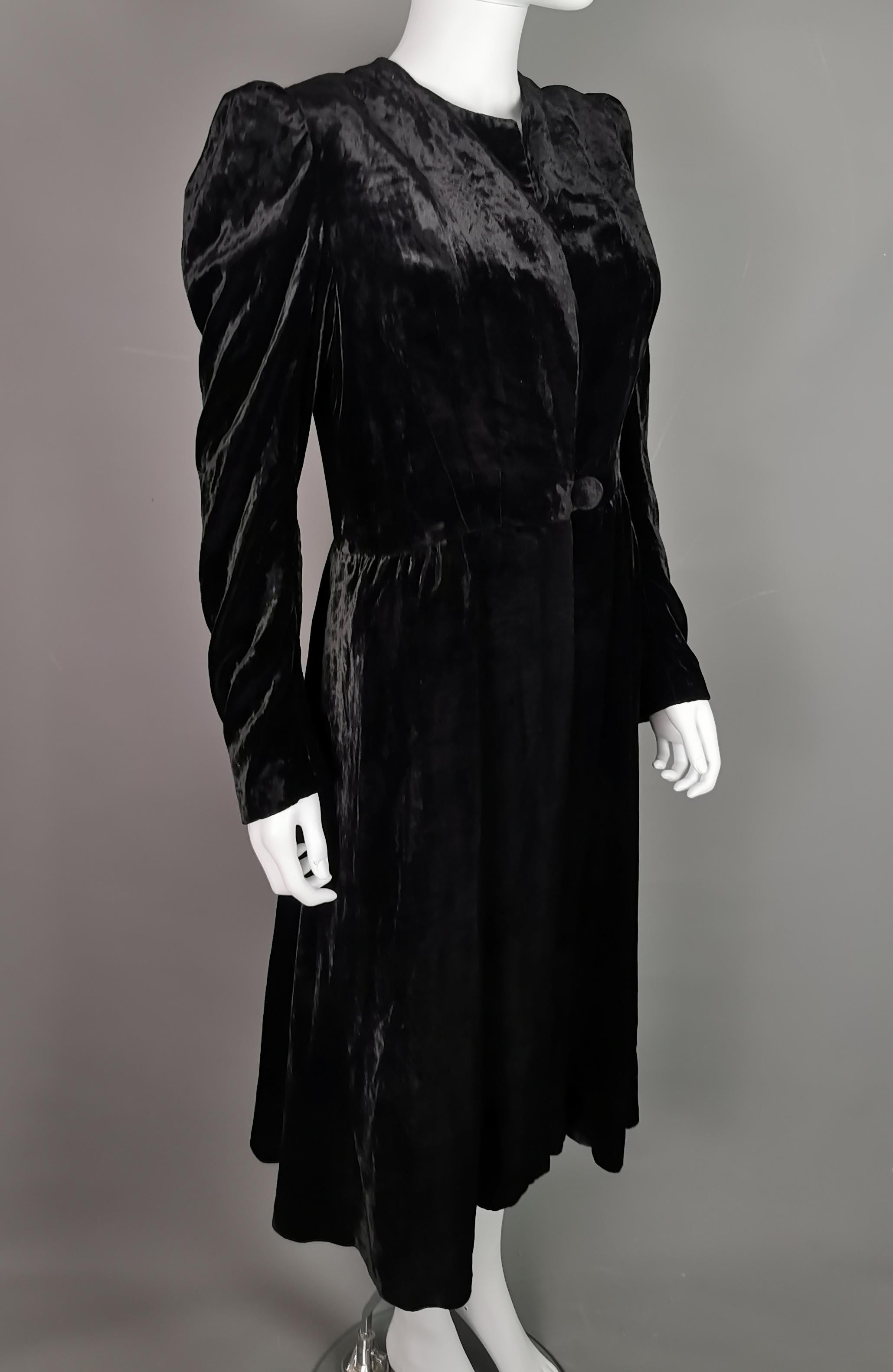 Vintage Art Deco black velvet opera coat, jacket, 1930s For Sale 3