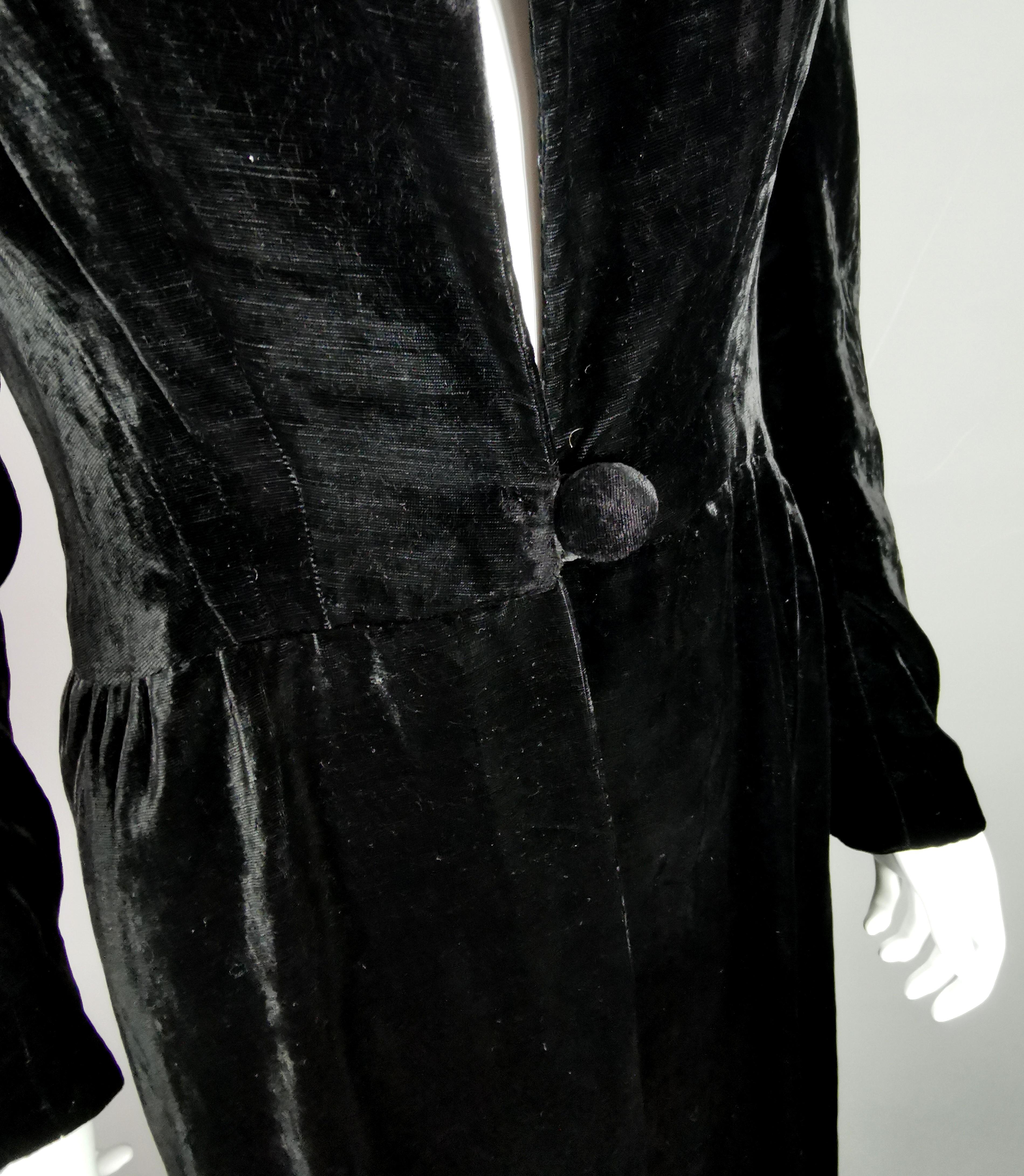 Vintage Art Deco black velvet opera coat, jacket, 1930s For Sale 5