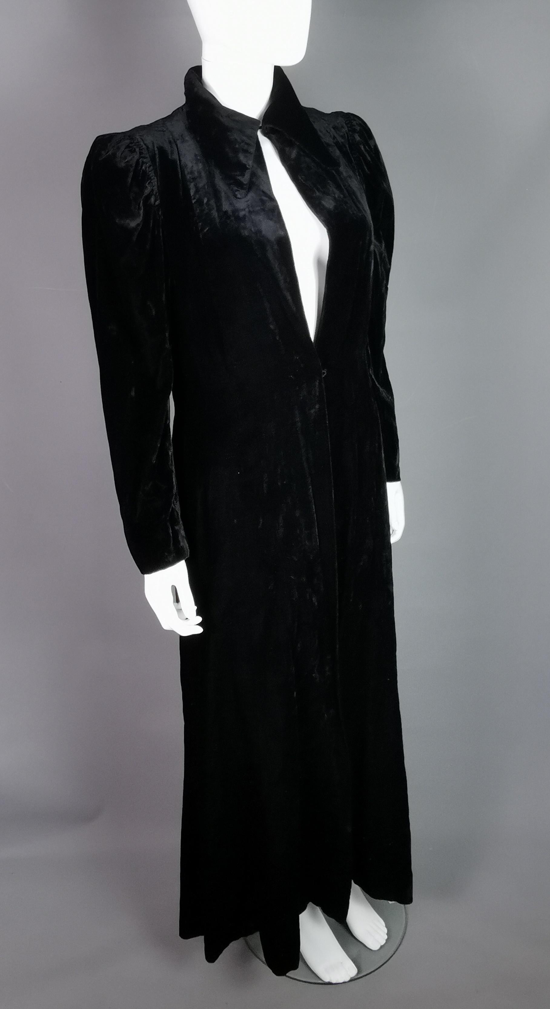 Vintage Art Deco black velvet opera coat, jacket  7