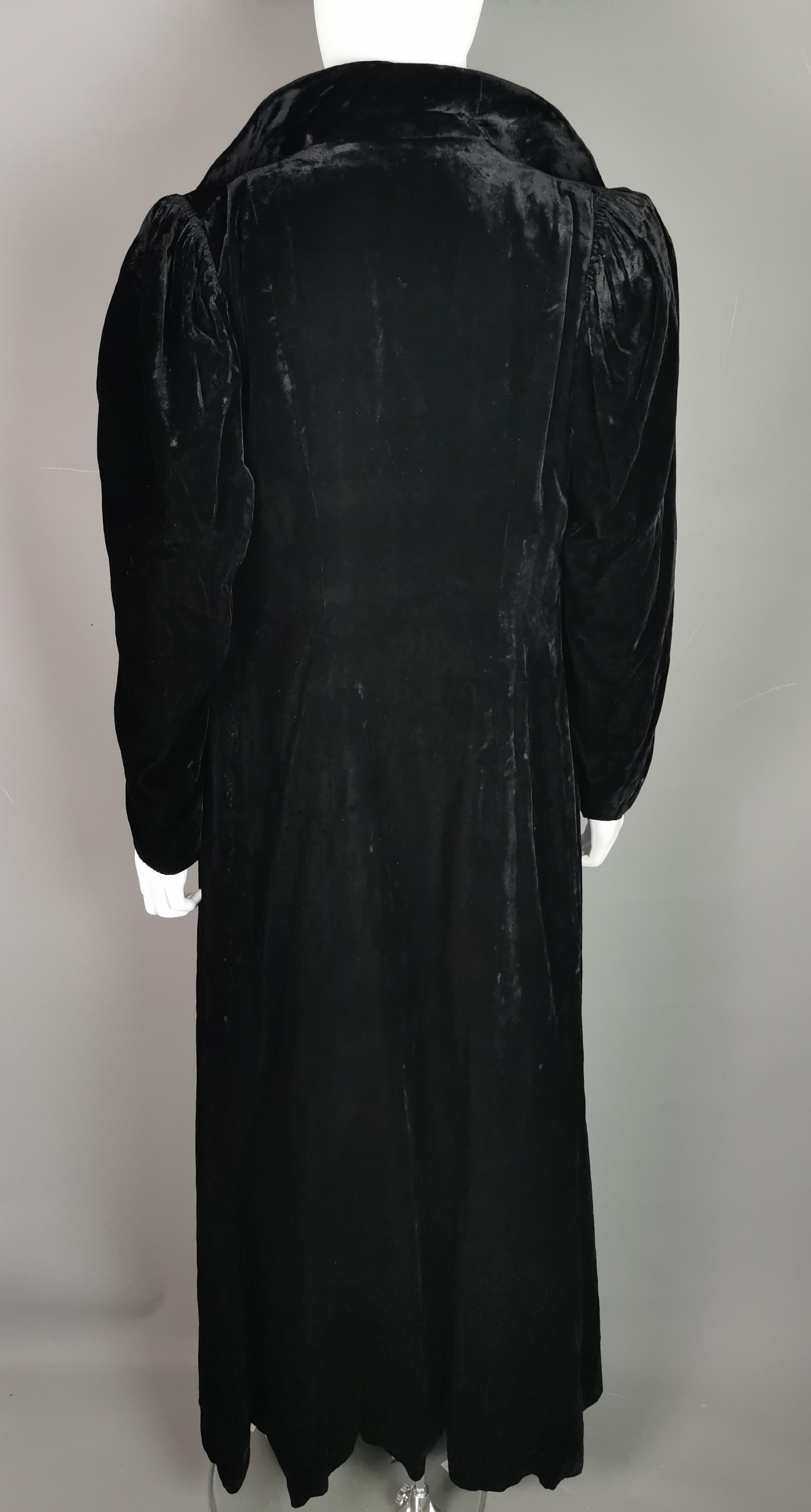 Vintage Art Deco black velvet opera coat, jacket  1