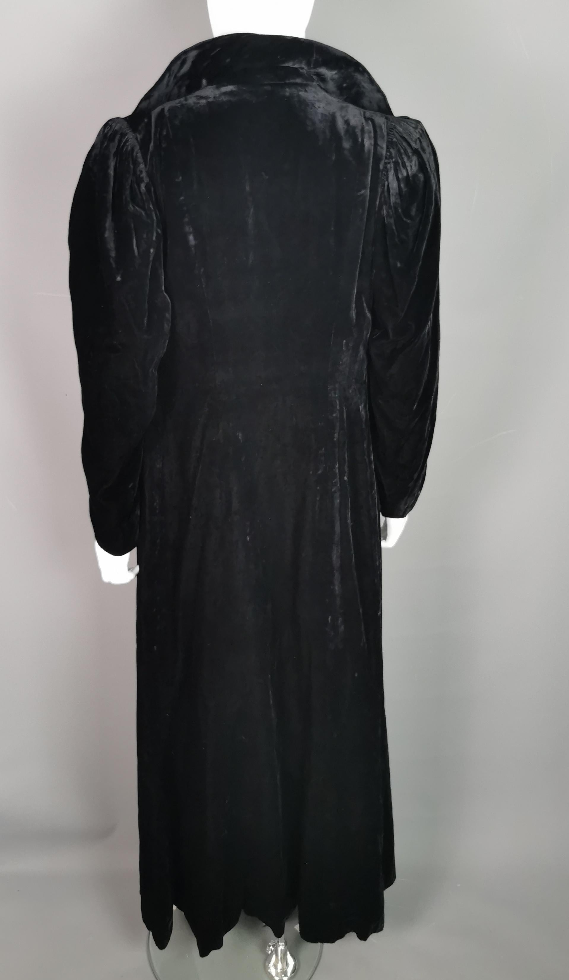 Vintage Art Deco black velvet opera coat, jacket  2