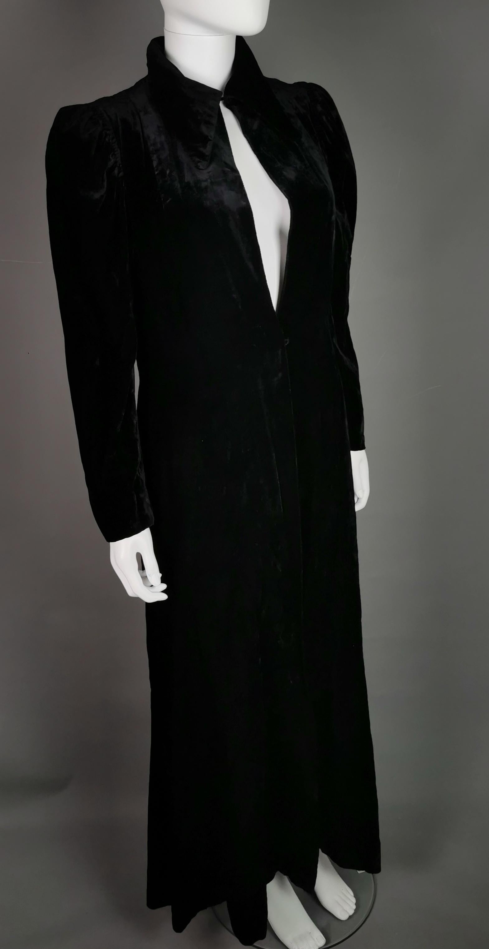 Vintage Art Deco black velvet opera coat, jacket  4