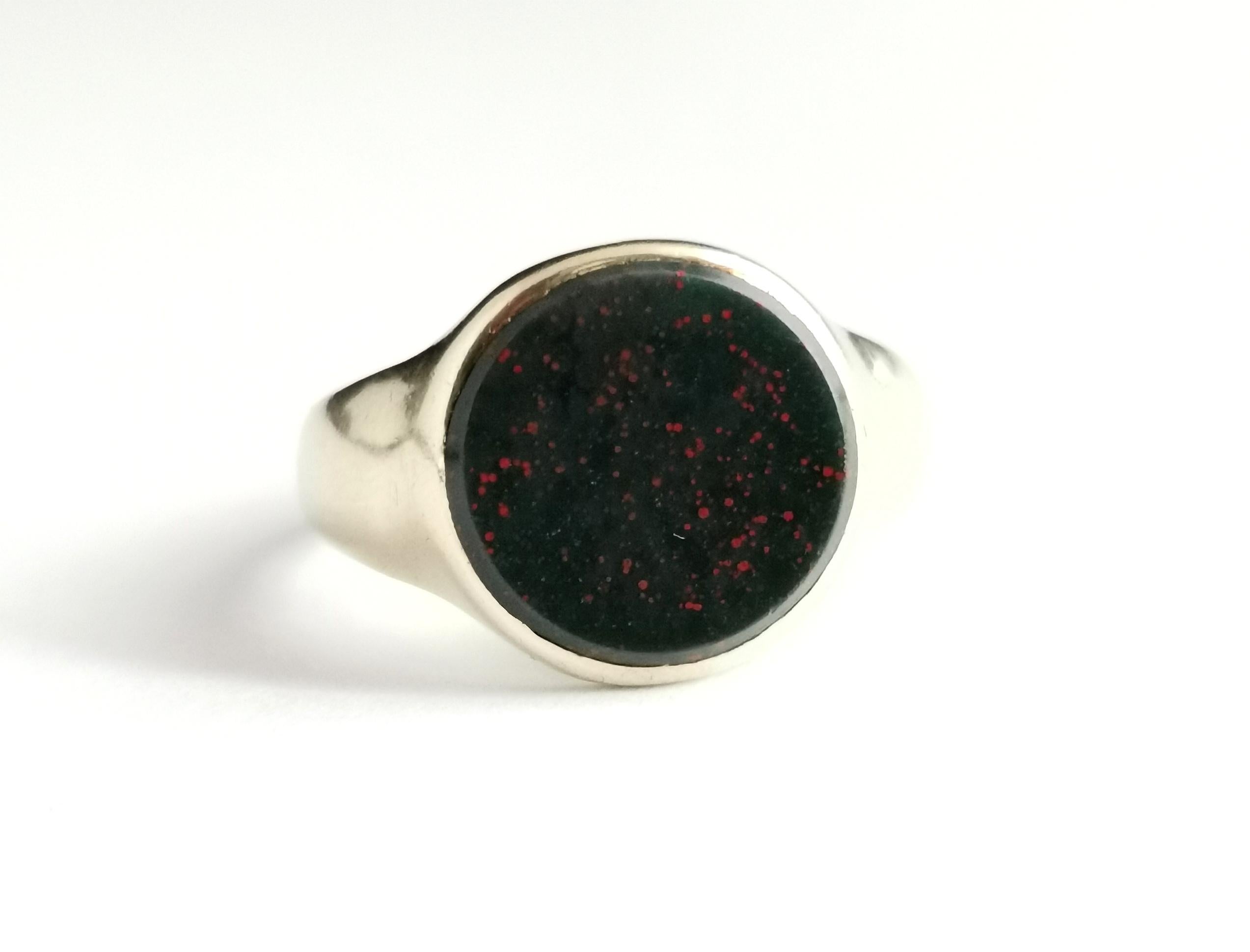 Vintage Art Deco Bloodstone signet ring, 9k yellow gold 8