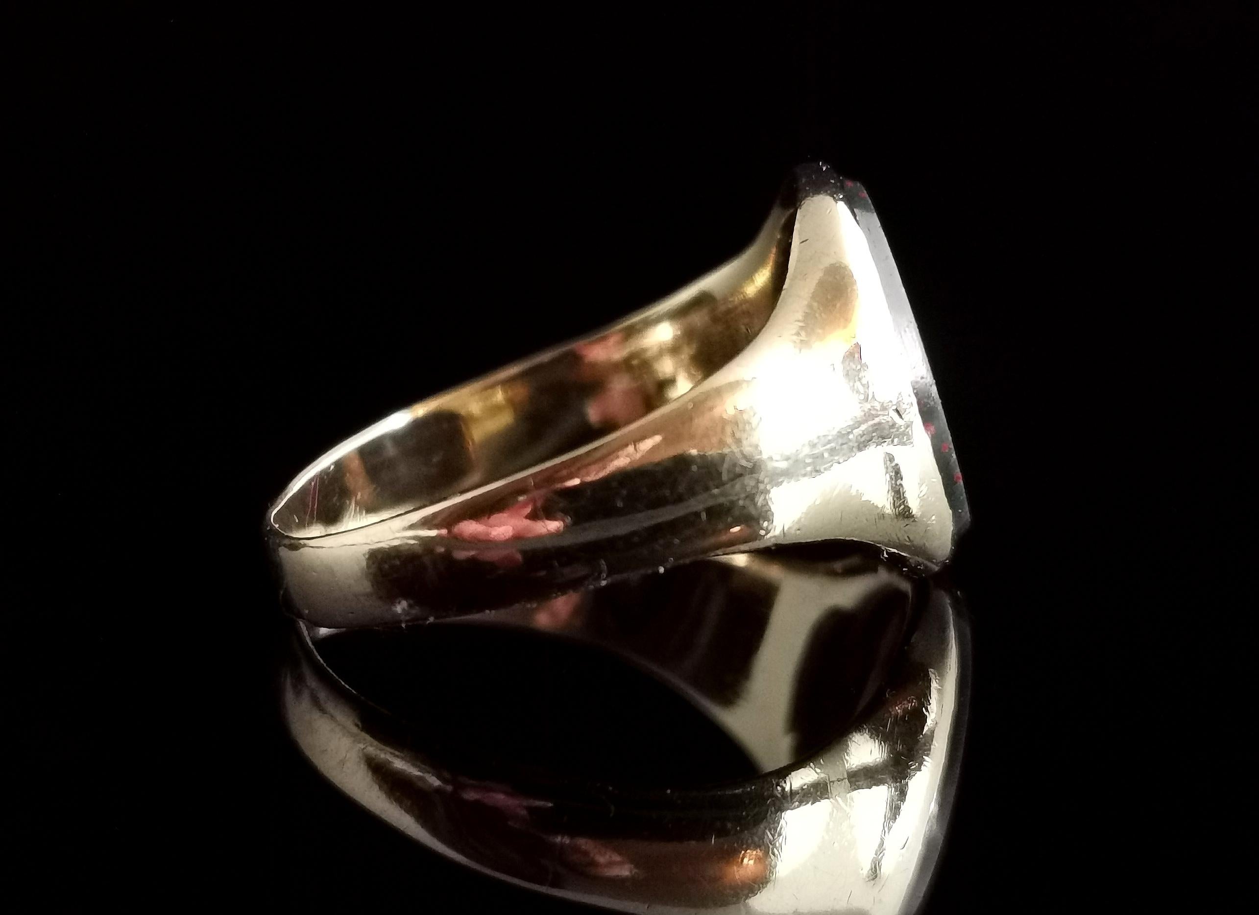Women's or Men's Vintage Art Deco Bloodstone signet ring, 9k yellow gold