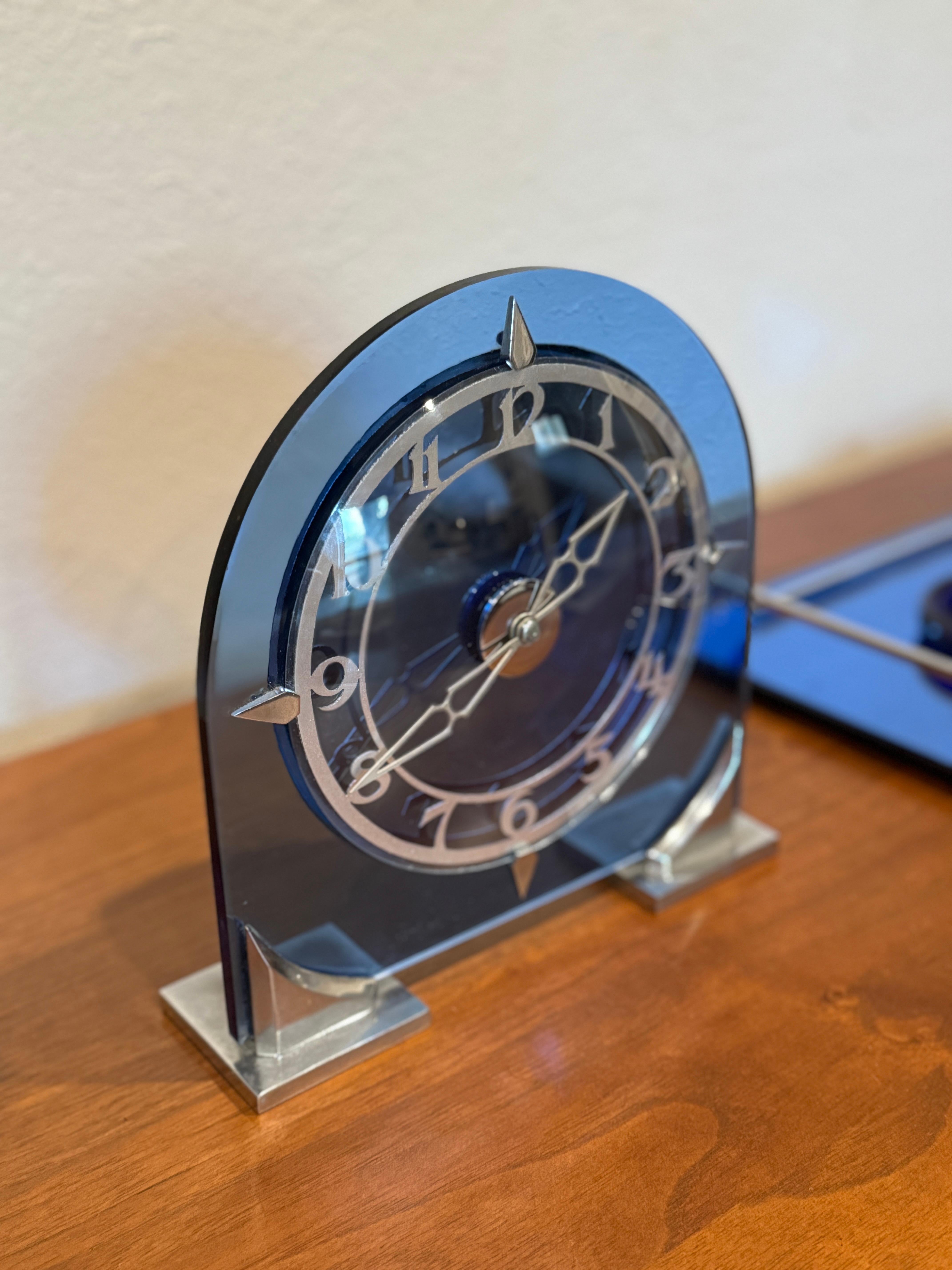 Vintage art deco blue glass table clock For Sale 2