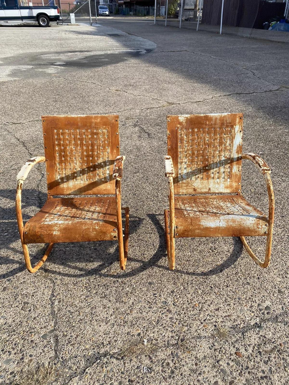 Silla mecedora de patio vintage Art Decó de metal azul oxidado - Pareja Desconocido en venta