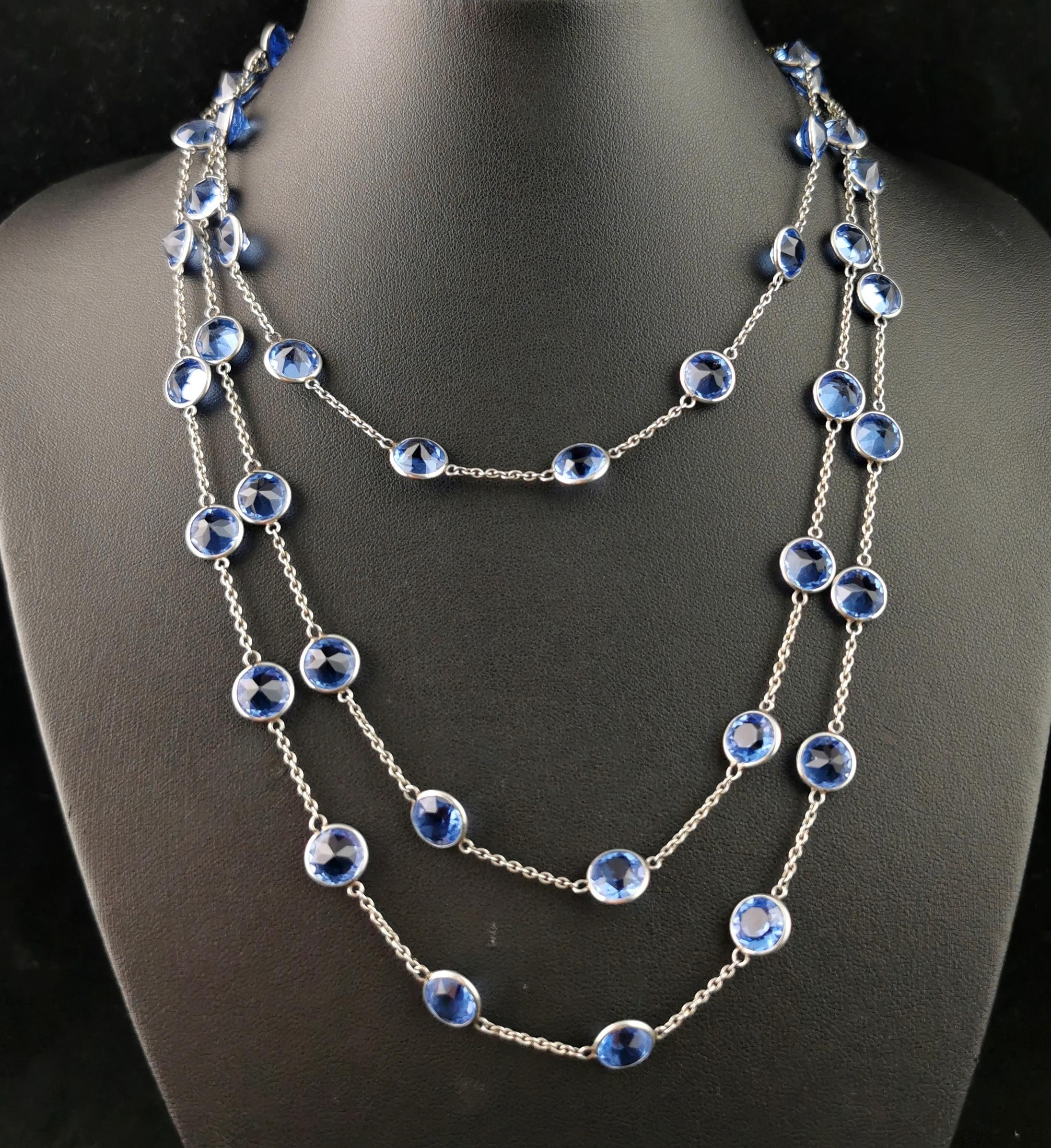Vintage Art Deco blue Paste and platinon long chain necklace  In Good Condition For Sale In NEWARK, GB