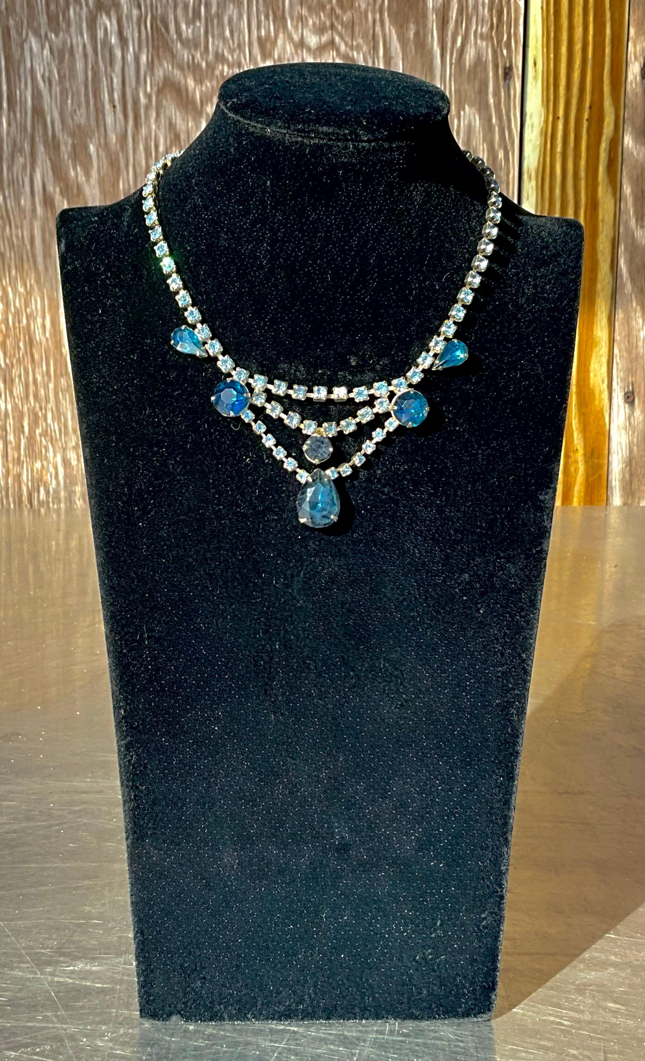 Vintage Art Deco Blue Rhinestone Necklace In Good Condition For Sale In Lake Worth Beach, FL