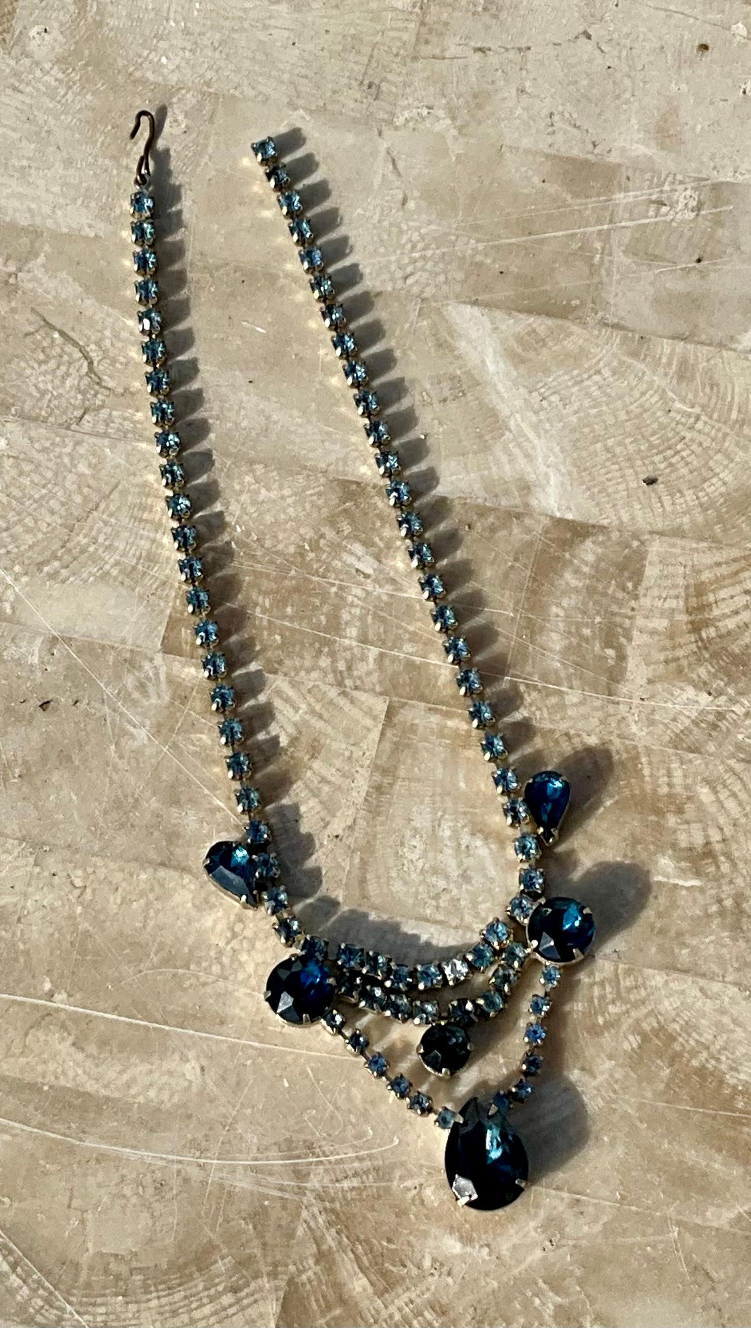 Vintage Art Deco Blue Rhinestone Necklace For Sale 2