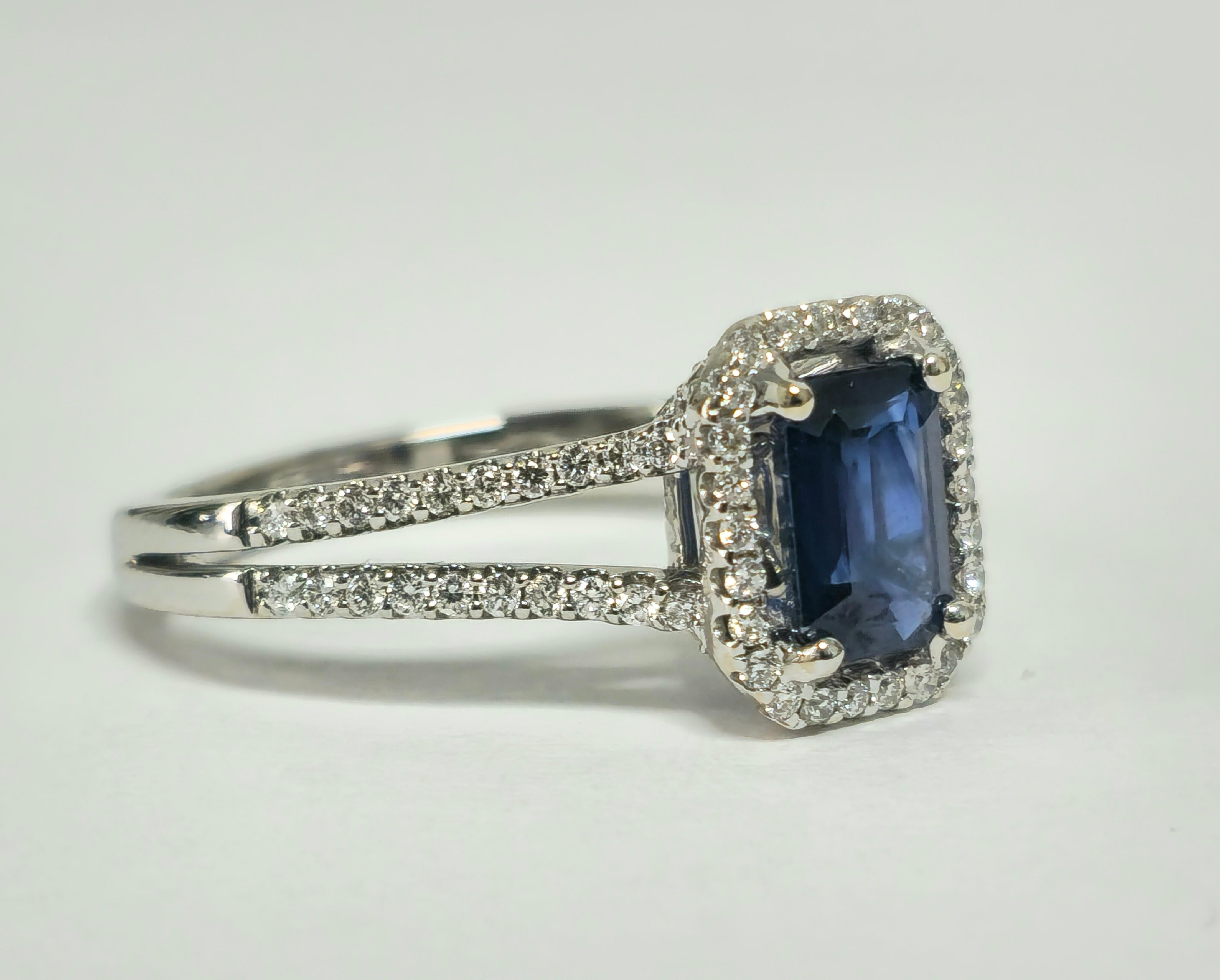 Taille brillant Bague vintage Art déco en saphir bleu et diamants pour elle en vente