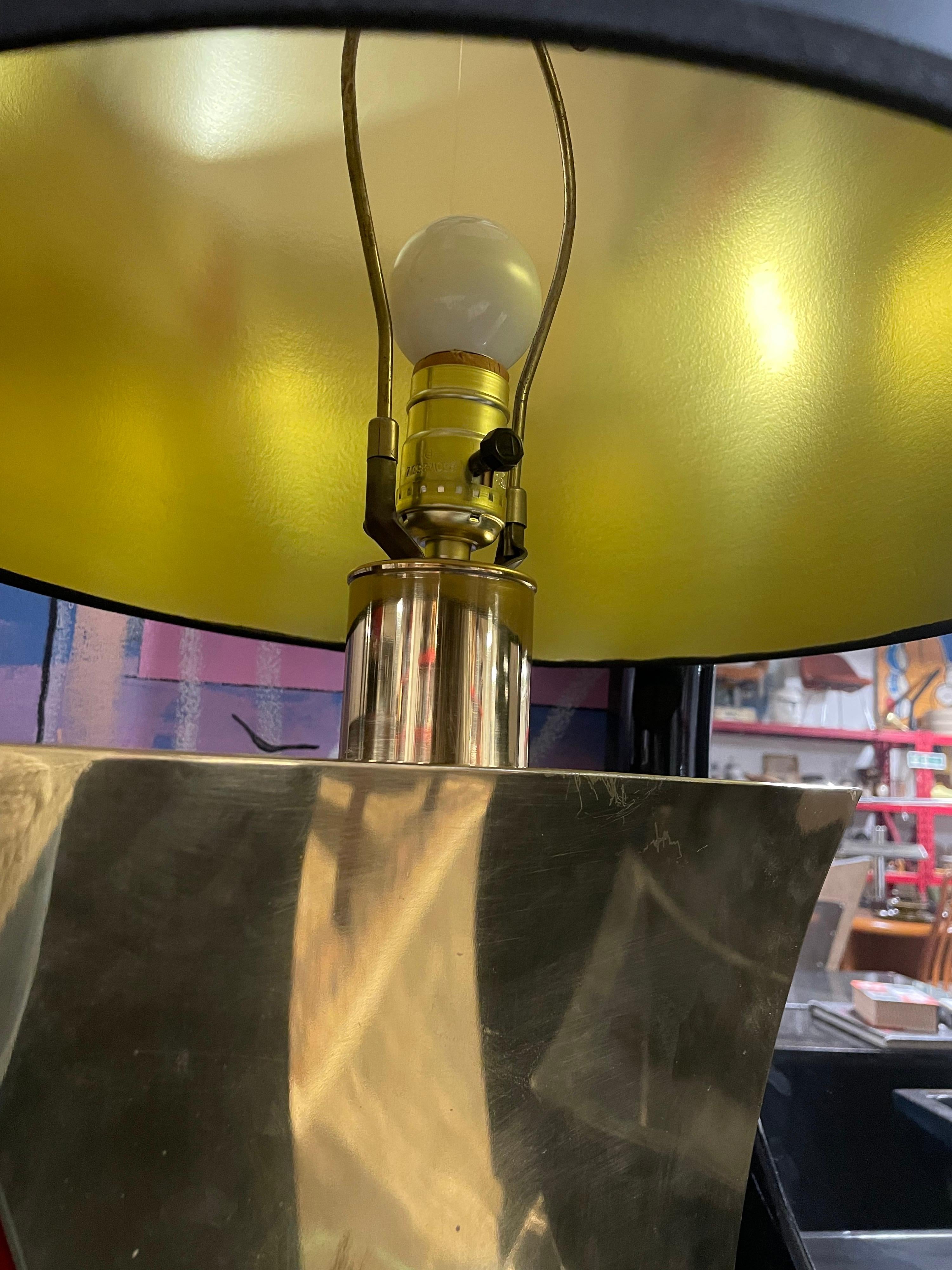 Vintage Art Deco Brass Table Lamp In Good Condition For Sale In Philadelphia, PA