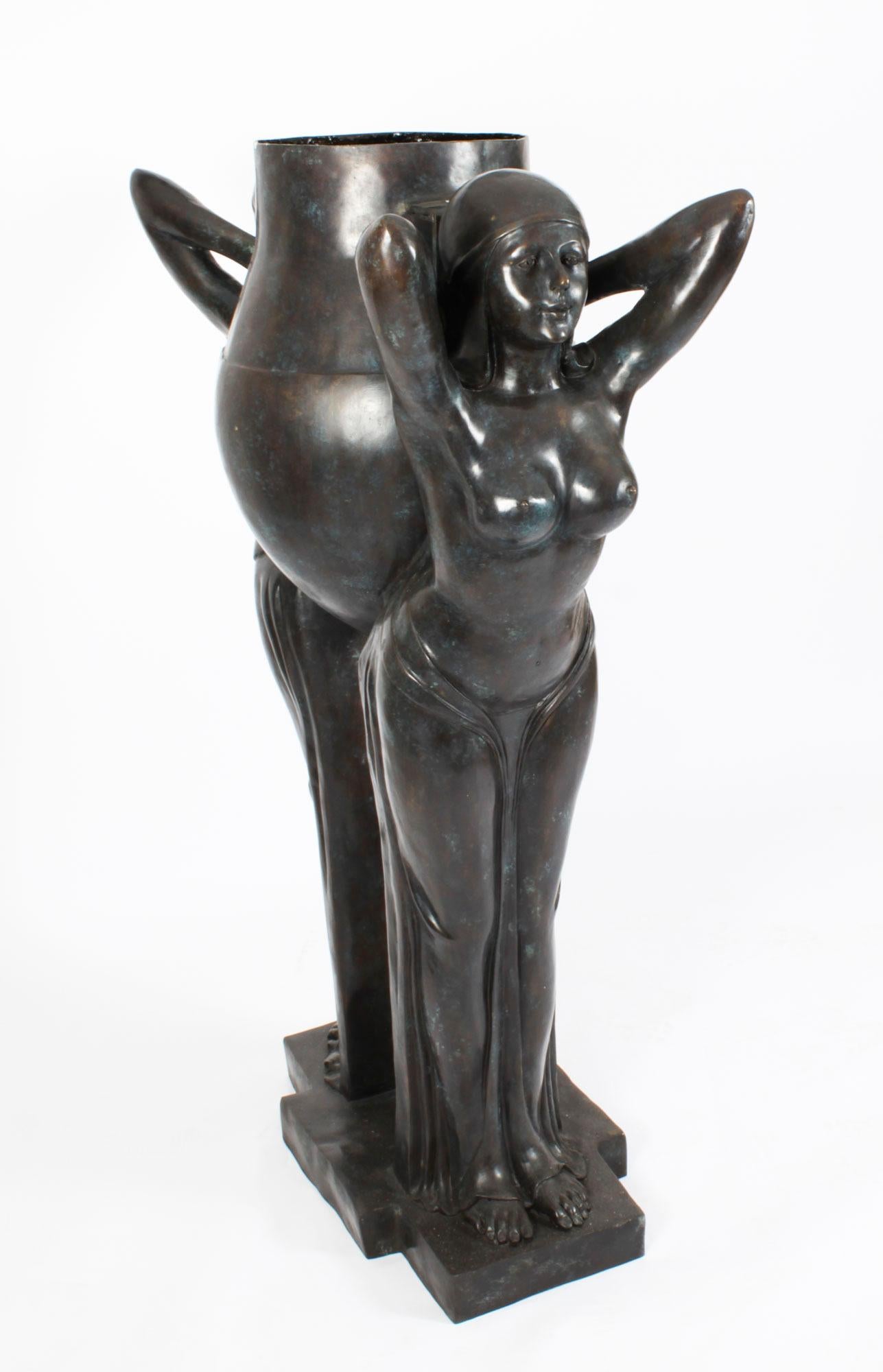 Vintage of Vintage Bronzo Biba Ladies Jardiniere The Water Carriers XX secolo in vendita 7
