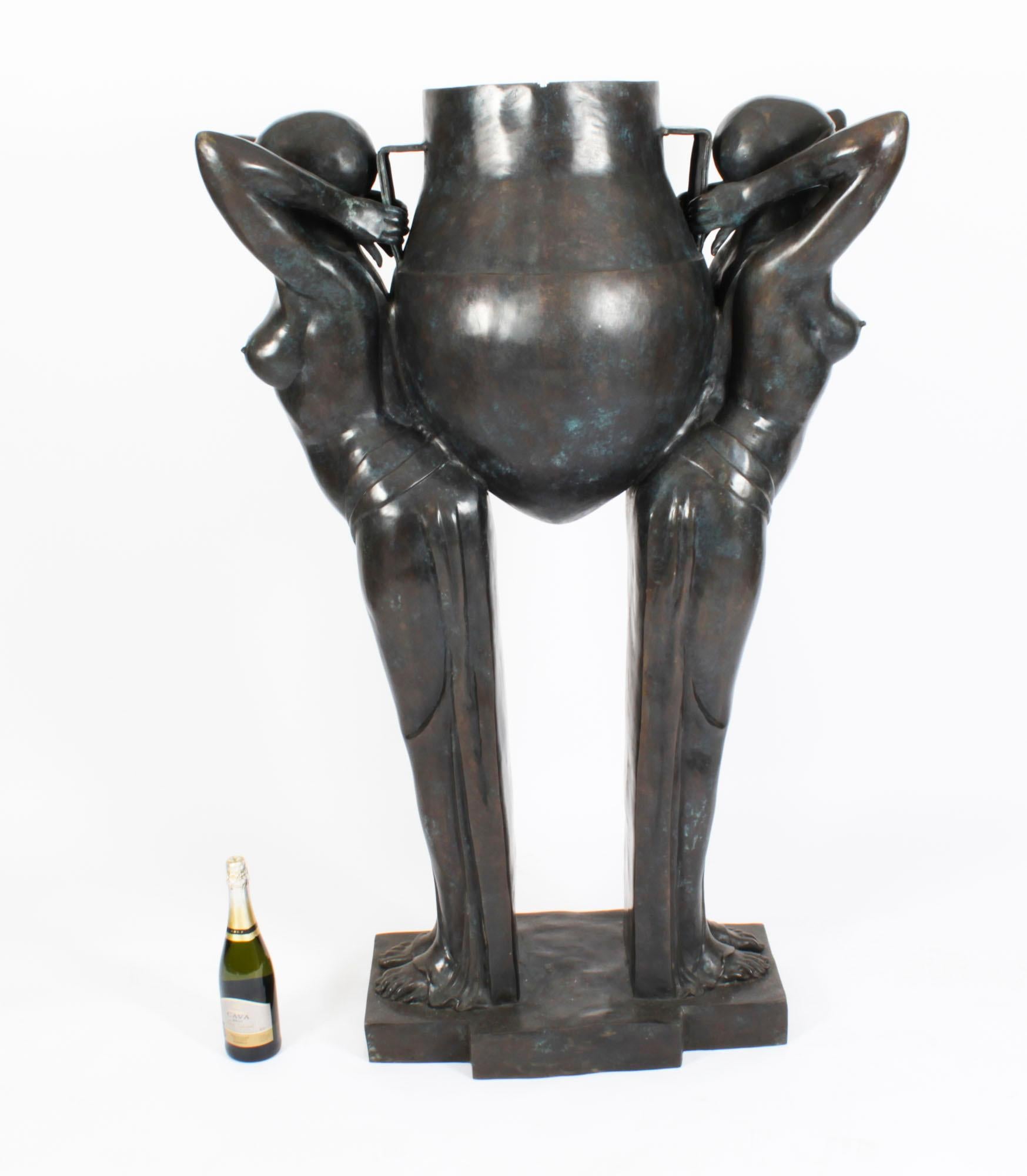 Vintage of Vintage Bronzo Biba Ladies Jardiniere The Water Carriers XX secolo in vendita 11