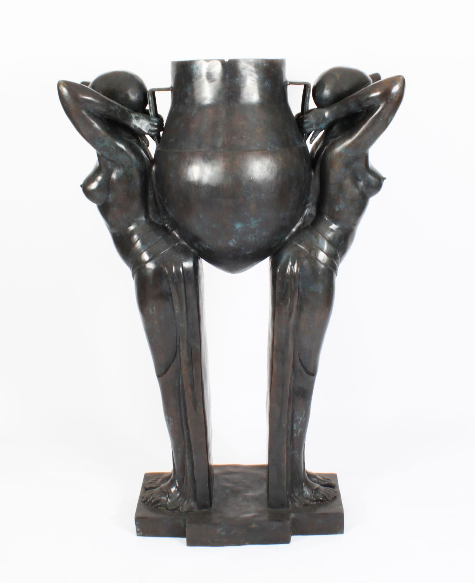 Vintage of Vintage Bronzo Biba Ladies Jardiniere The Water Carriers XX secolo in vendita 12
