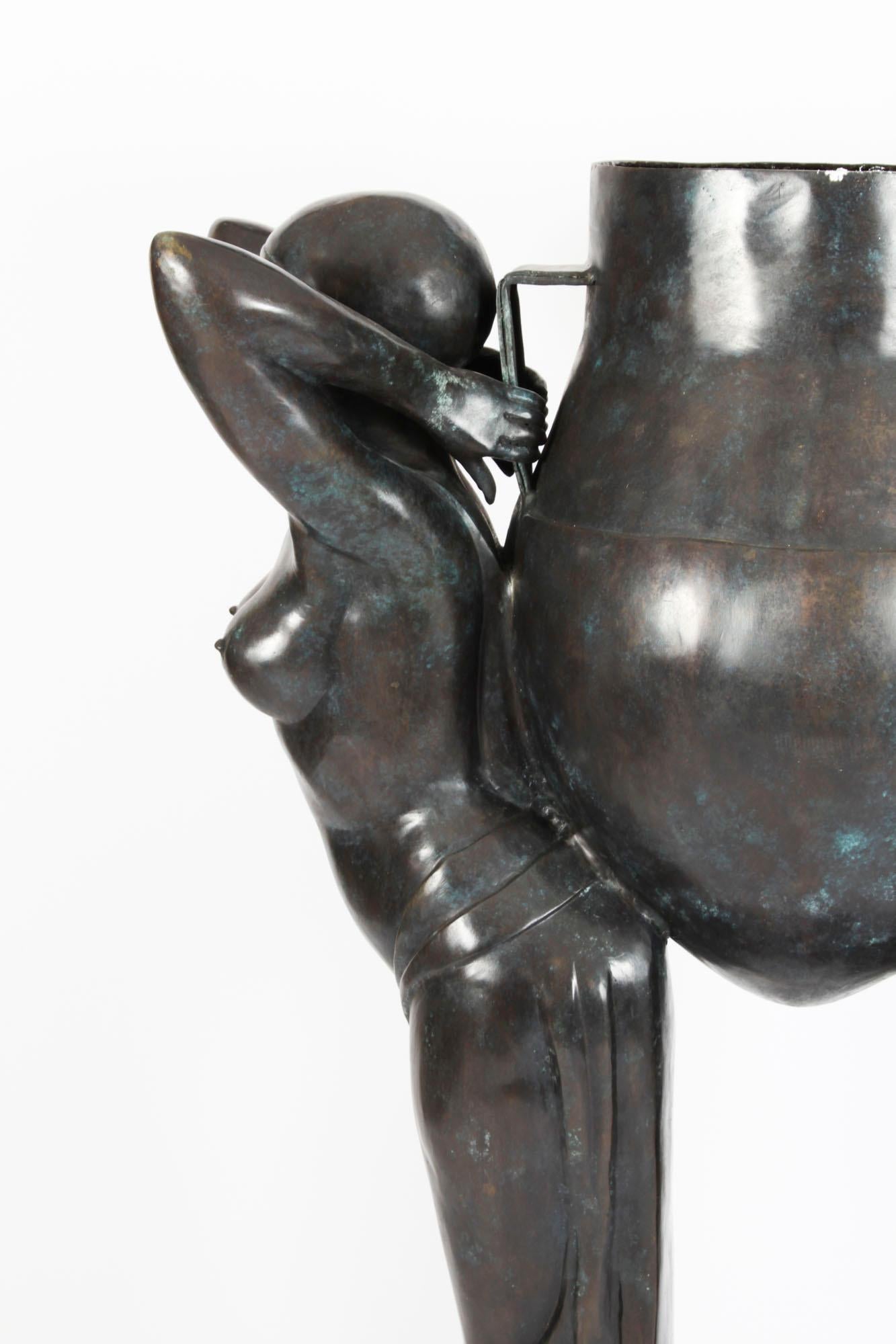 Art Déco Vintage of Vintage Bronzo Biba Ladies Jardiniere The Water Carriers XX secolo in vendita