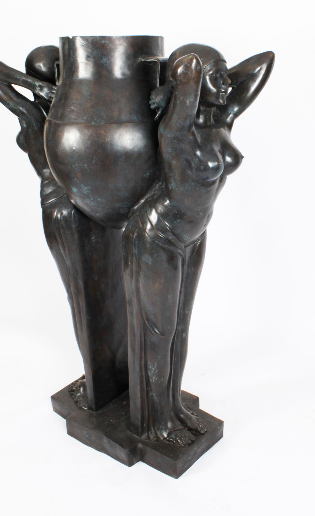 Fine XX secolo Vintage of Vintage Bronzo Biba Ladies Jardiniere The Water Carriers XX secolo in vendita