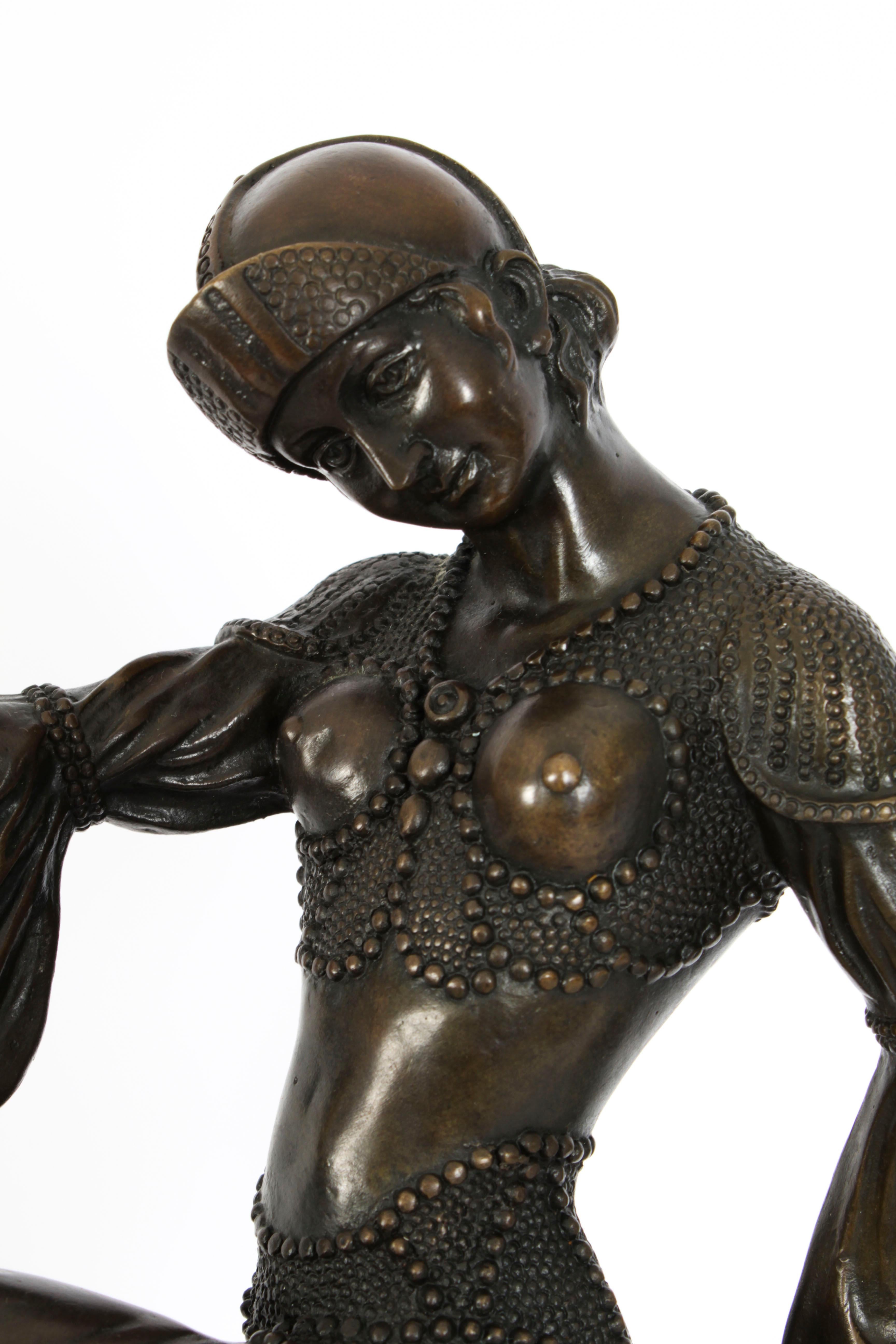 Vieille danseuse Art déco d'après Chiparus, milieu du 20e siècle en vente 1