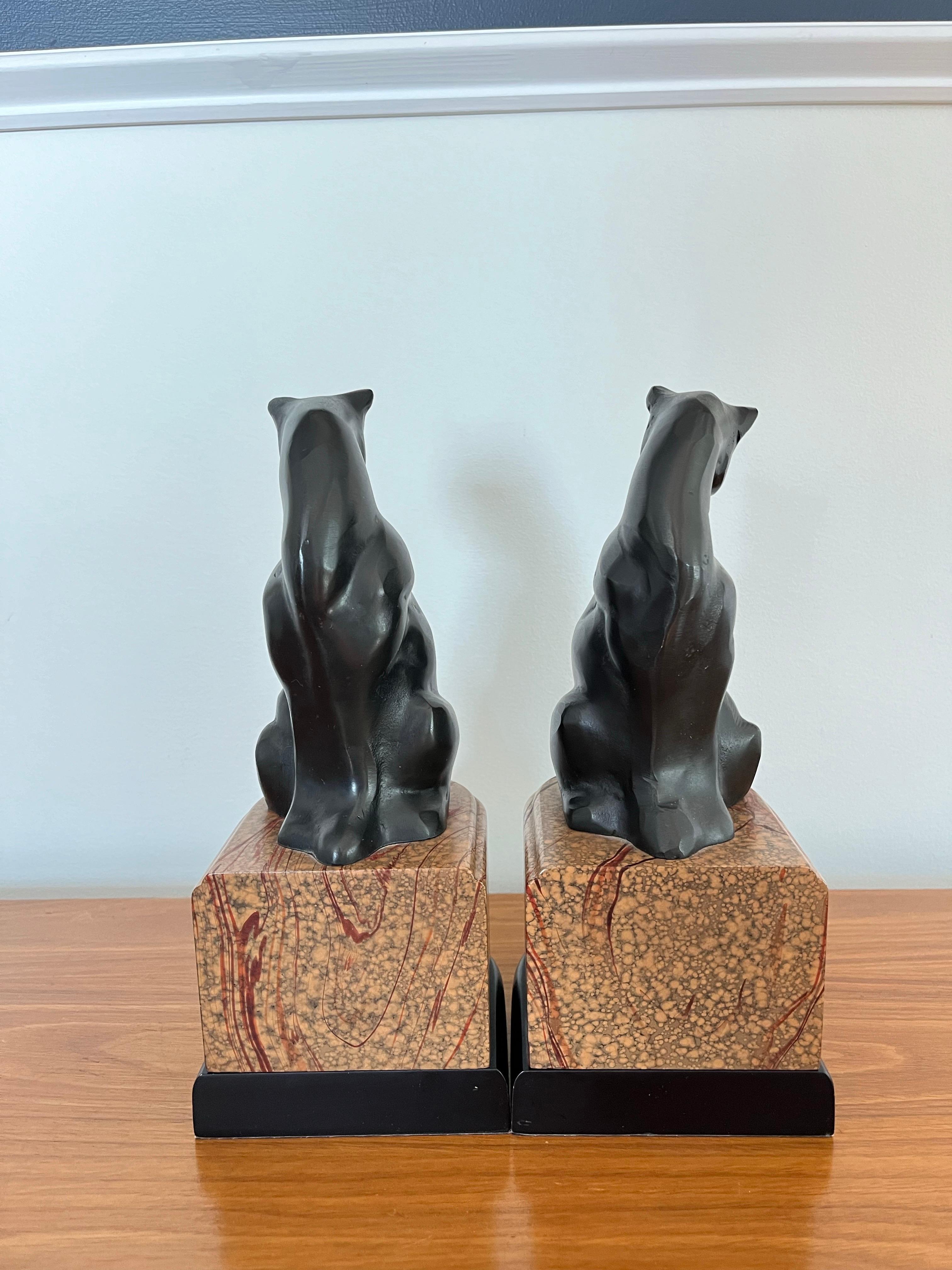Vintage Art Deco Bronze Patinated Cat Bookends In Good Condition In W Allenhurst, NJ