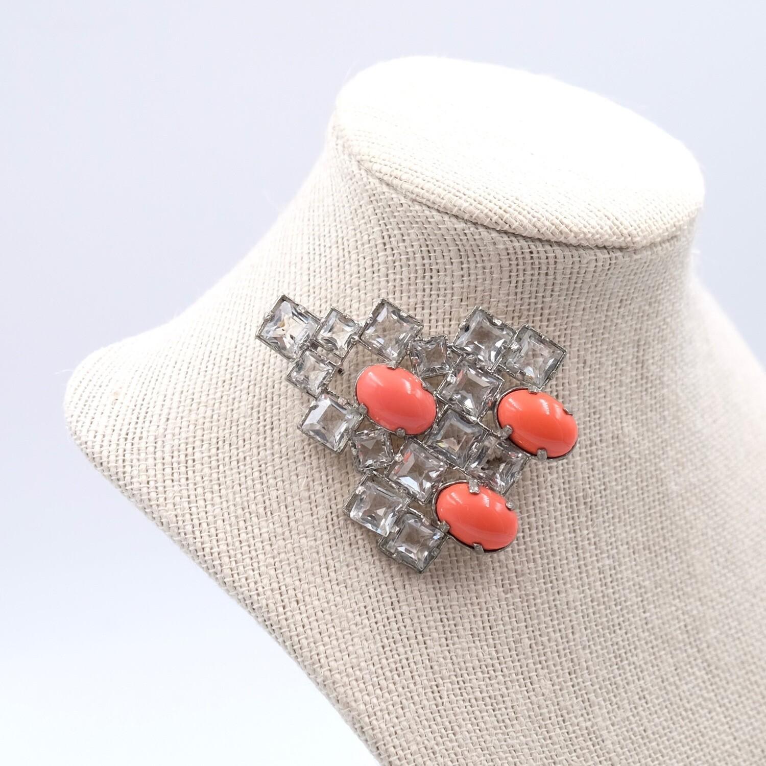 Year: 1930
Hallmark: -
Dimensions: W 2.36 in
Materials: base metal, crystals, faux coral