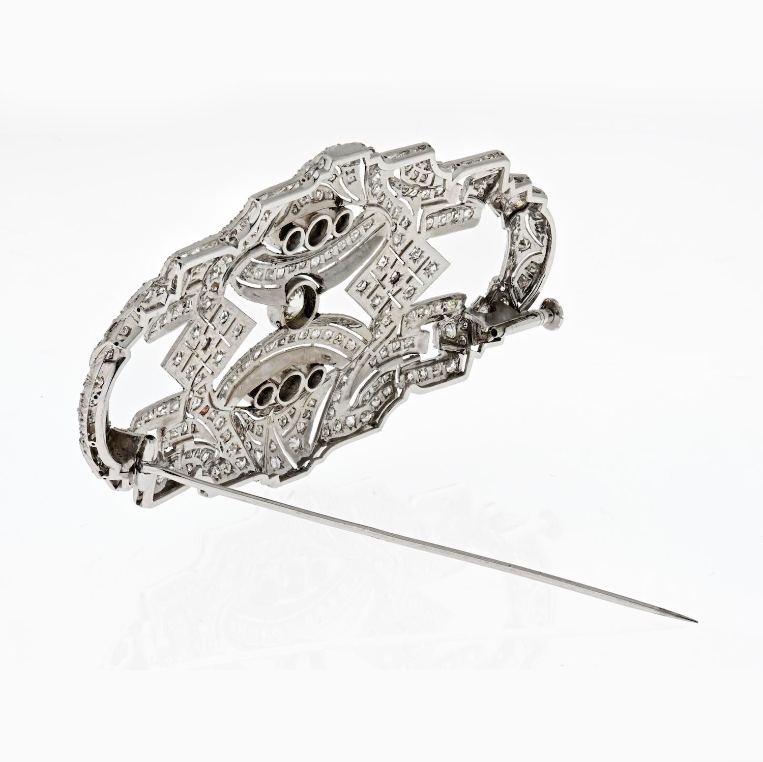 Vintage Art Deco Brooch with Old European Cut Diamonds 7.00 Carat In Excellent Condition For Sale In New York, NY