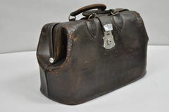 Maletín de médico vintage Art Decó de piel de vaca marrón de Kruse