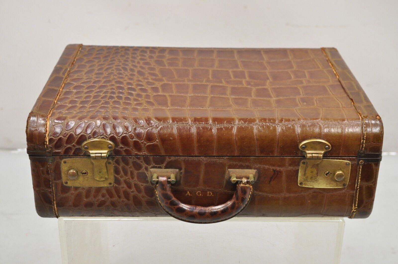 Art déco Vintage Art Deco Brown Leather Crocodile Embossed 18