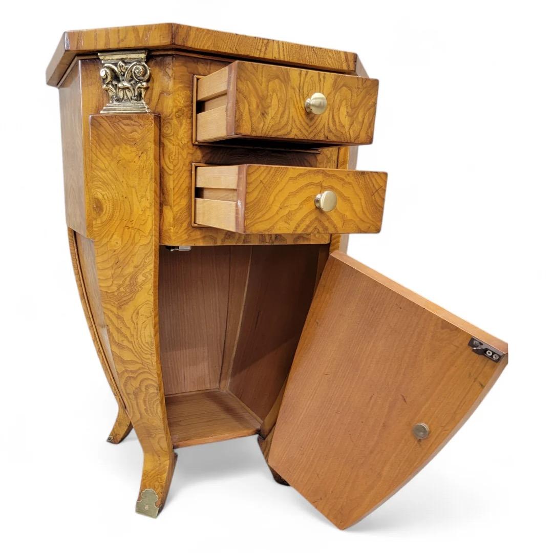 Vintage-Beistelltisch/Nachttisch aus gemasertem Holz im Art déco-Stil von William Switzer, Vintage (20. Jahrhundert) im Angebot