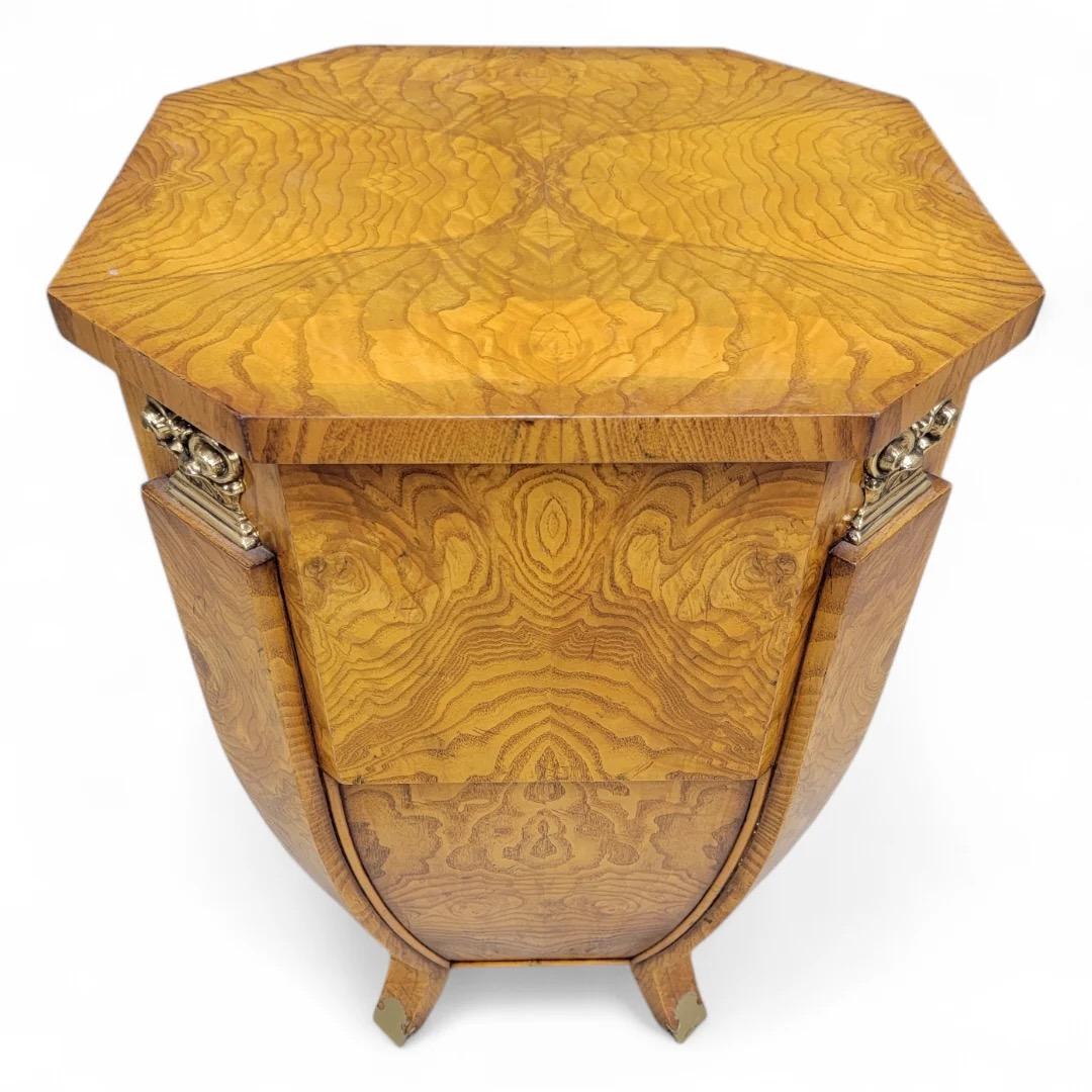 Vintage-Beistelltisch/Nachttisch aus gemasertem Holz im Art déco-Stil von William Switzer, Vintage im Angebot 2