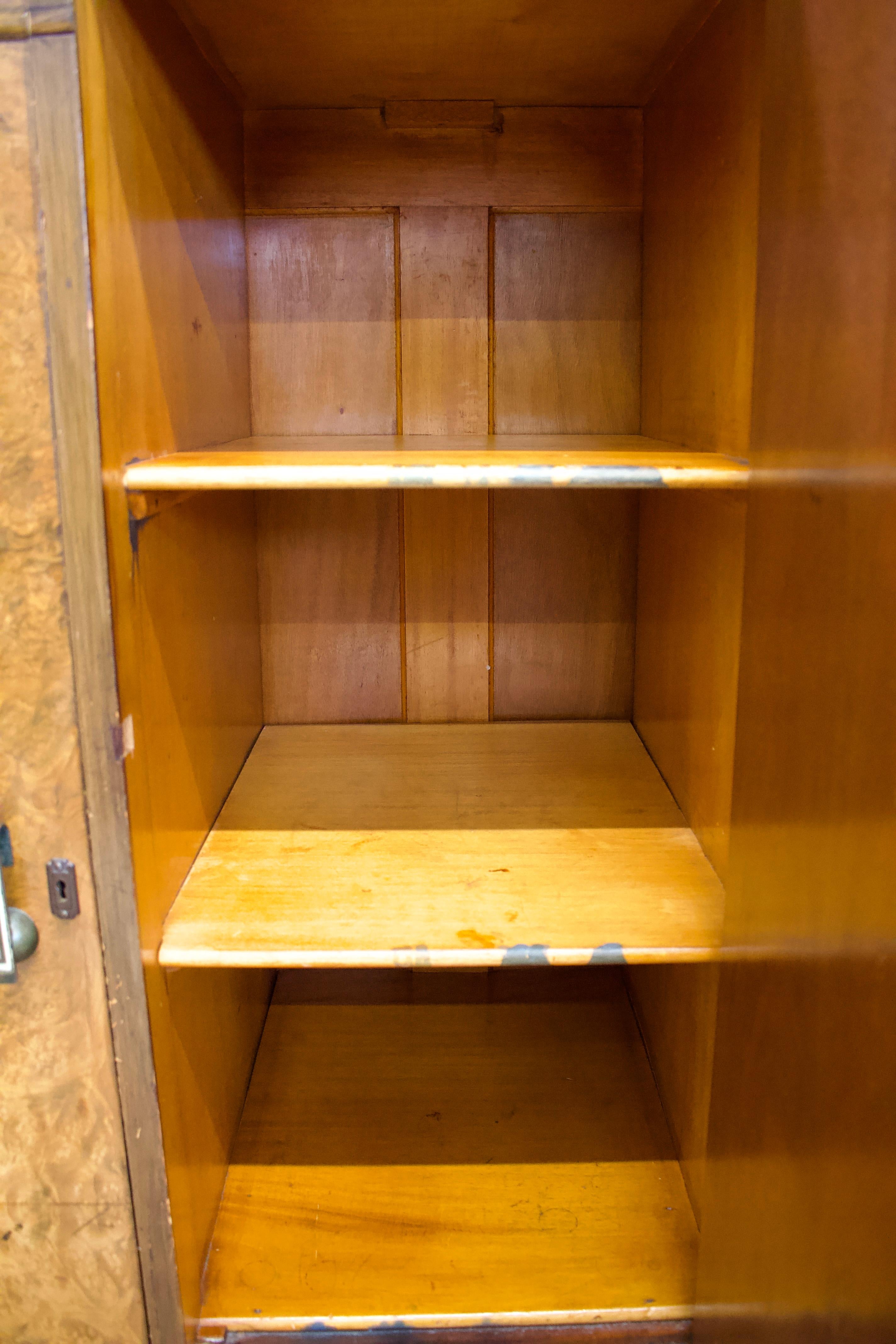 Armoire compacte Vintage Art Deco en ronce de noyer, années 1930 en vente 2
