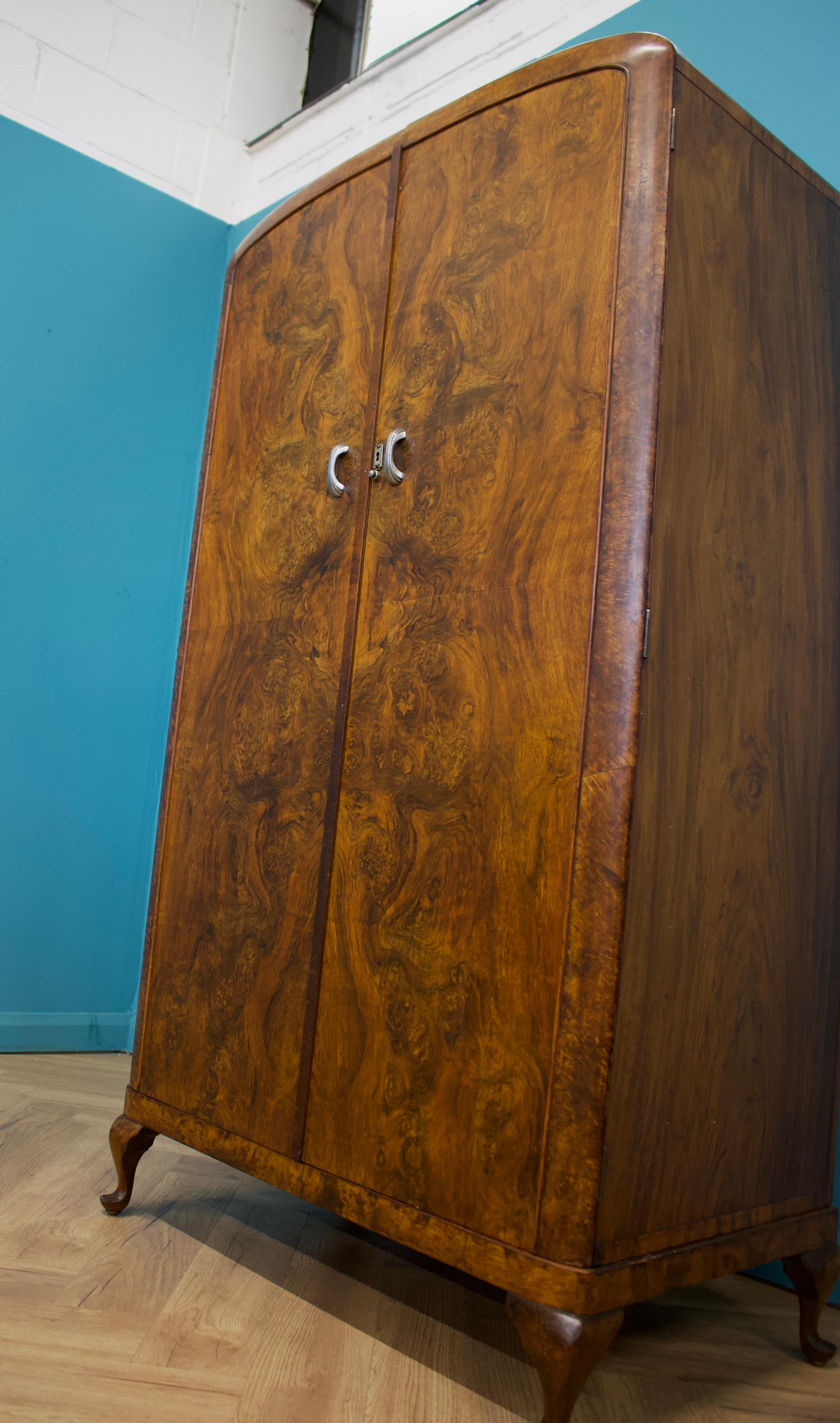 Compact Compactum-Kleiderschrank aus Wurzelnussholz im Art déco-Stil, 1930er Jahre (Mitte des 20. Jahrhunderts)