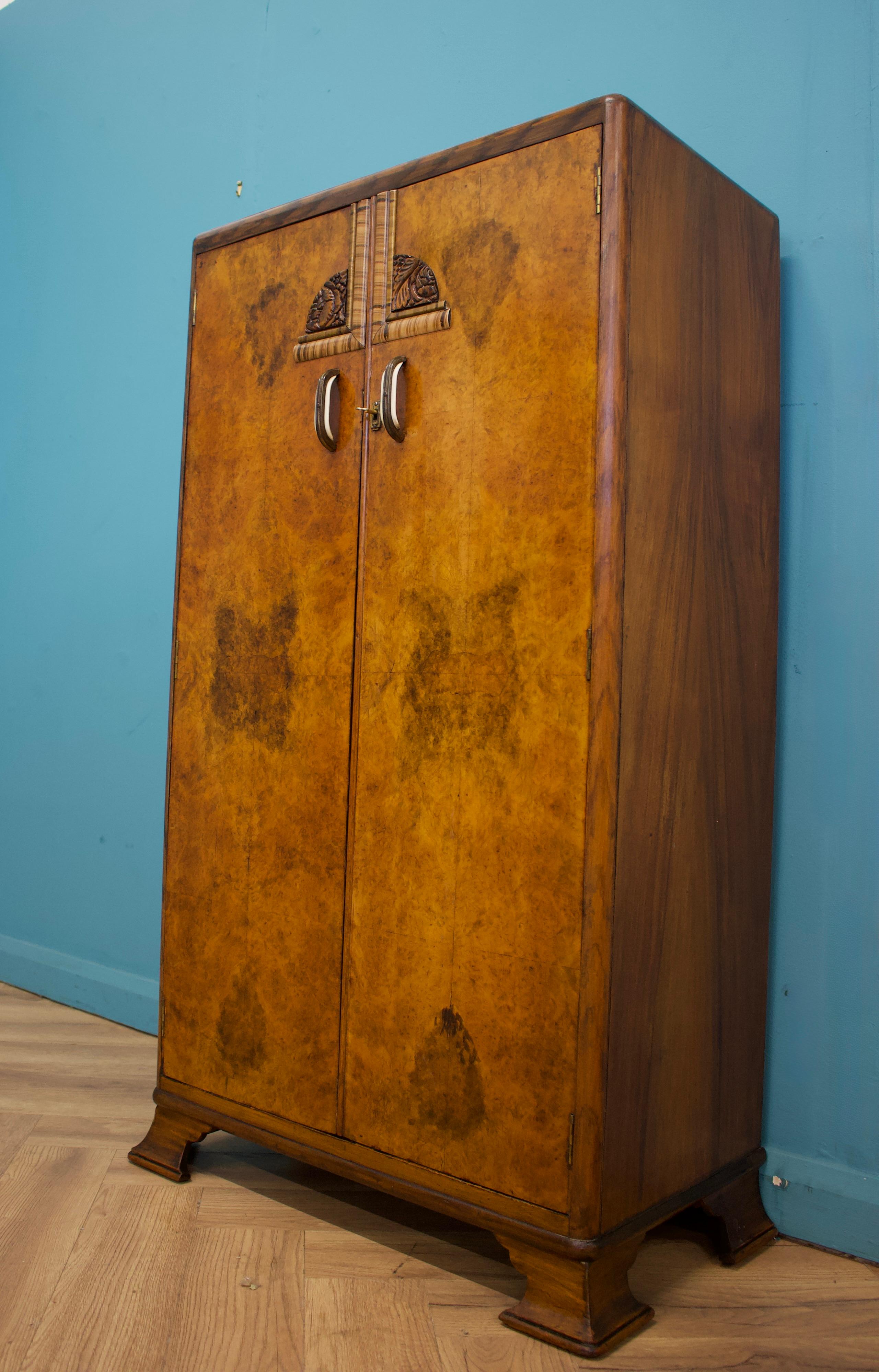 Compact Compactum-Kleiderschrank aus Wurzelnussholz im Art déco-Stil, 1930er Jahre (Mitte des 20. Jahrhunderts) im Angebot