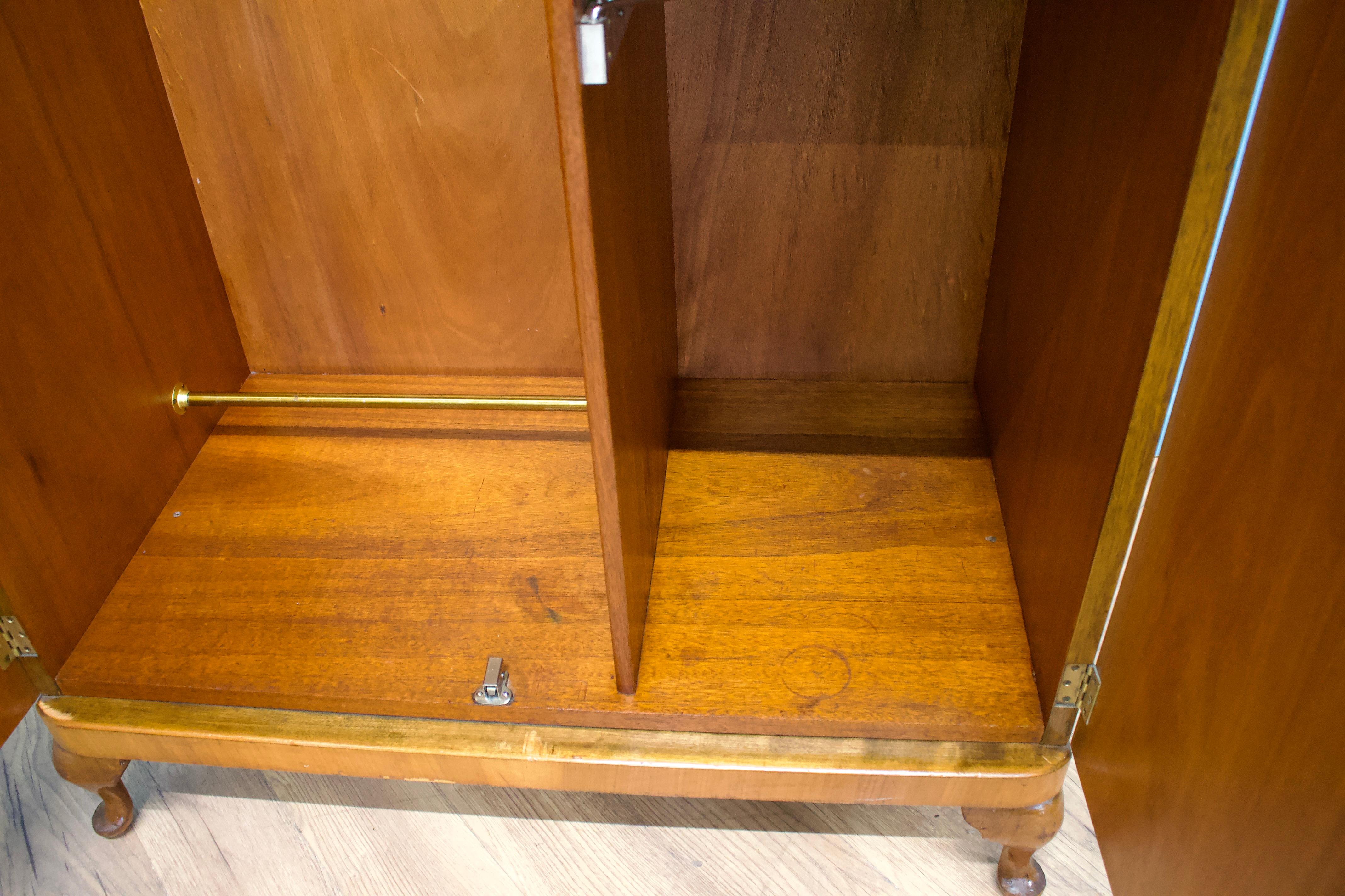Armoire compacte Vintage Art Deco en ronce de noyer, années 1930 en vente 1