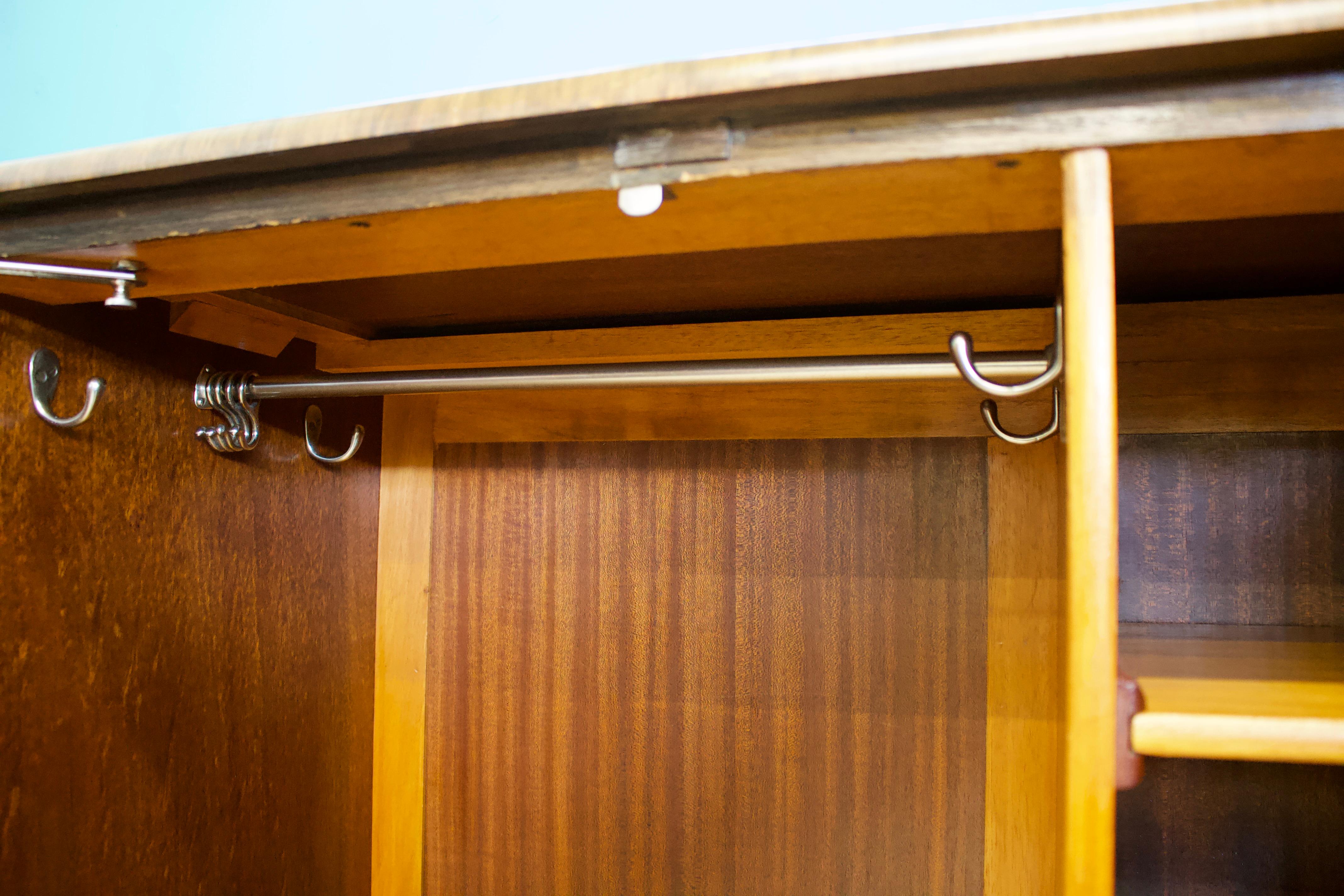 Compact Compactum-Kleiderschrank aus Wurzelnussholz von Heals, Art déco, Vintage, Art déco, 1930er Jahre 5