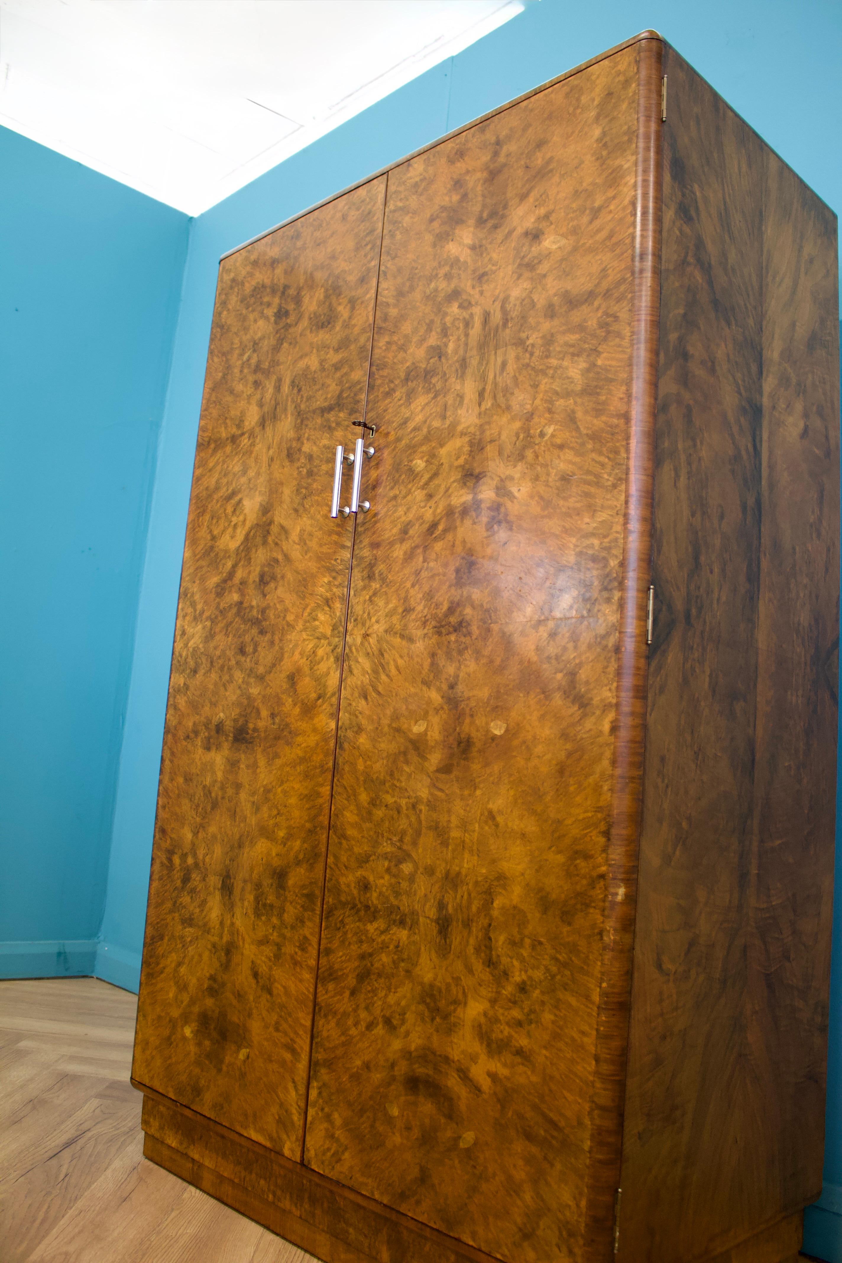Compact Compactum-Kleiderschrank aus Wurzelnussholz von Heals, Art déco, Vintage, Art déco, 1930er Jahre (Mitte des 20. Jahrhunderts)