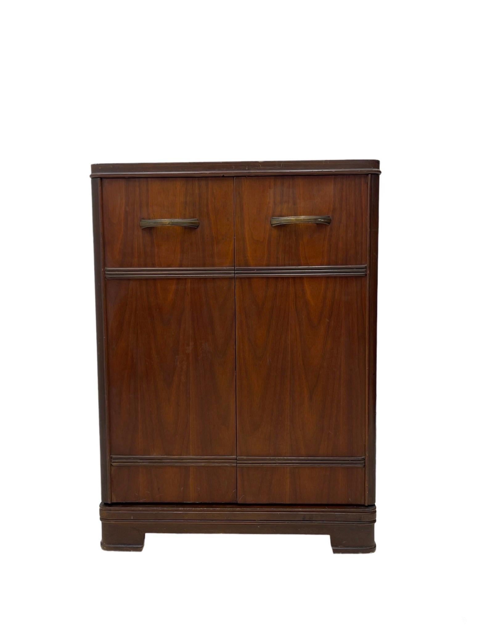 Vintage Art Deco cabinet storage.

Dimensions. 22 W ; 16 1/2 D ; 30 H.
