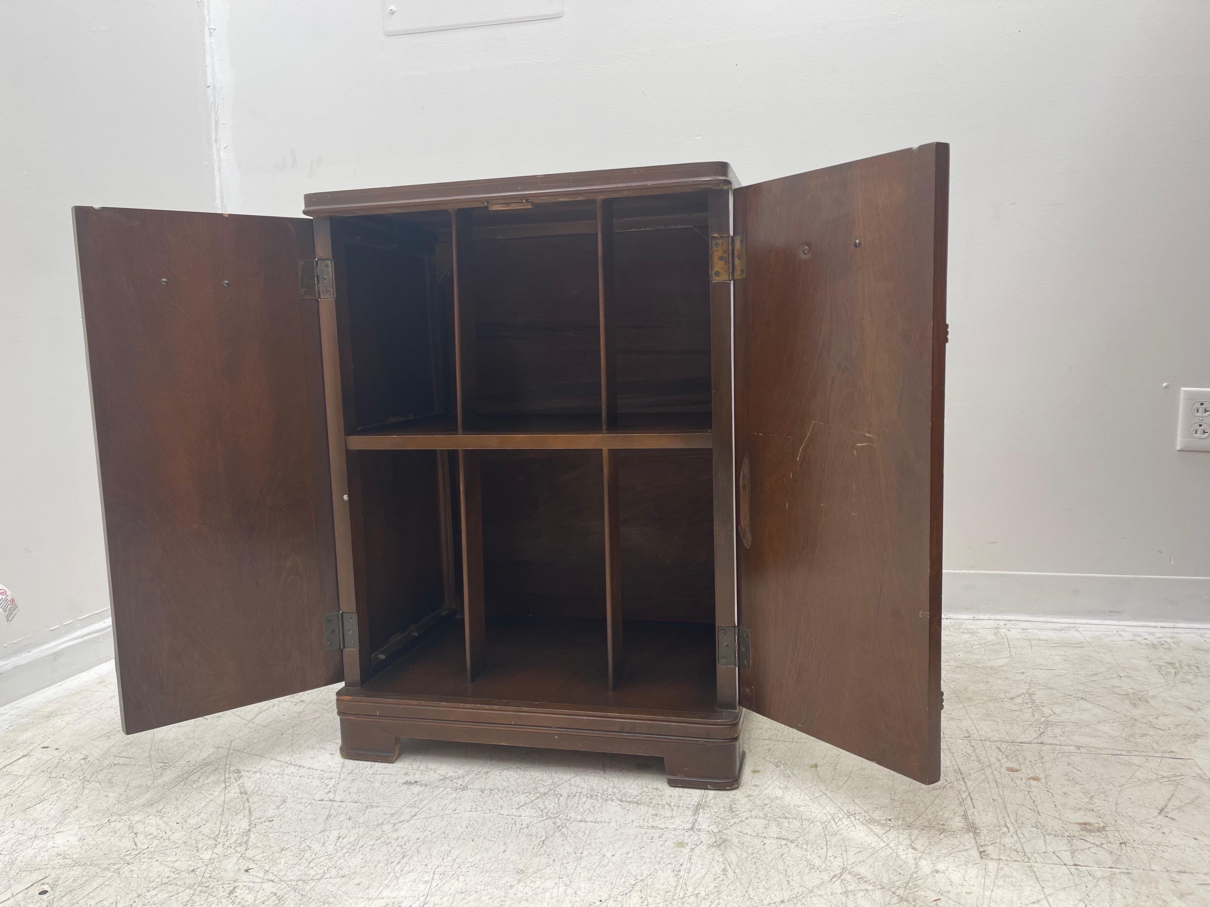 Bois Vintage Art Deco Cabinet Storage en vente