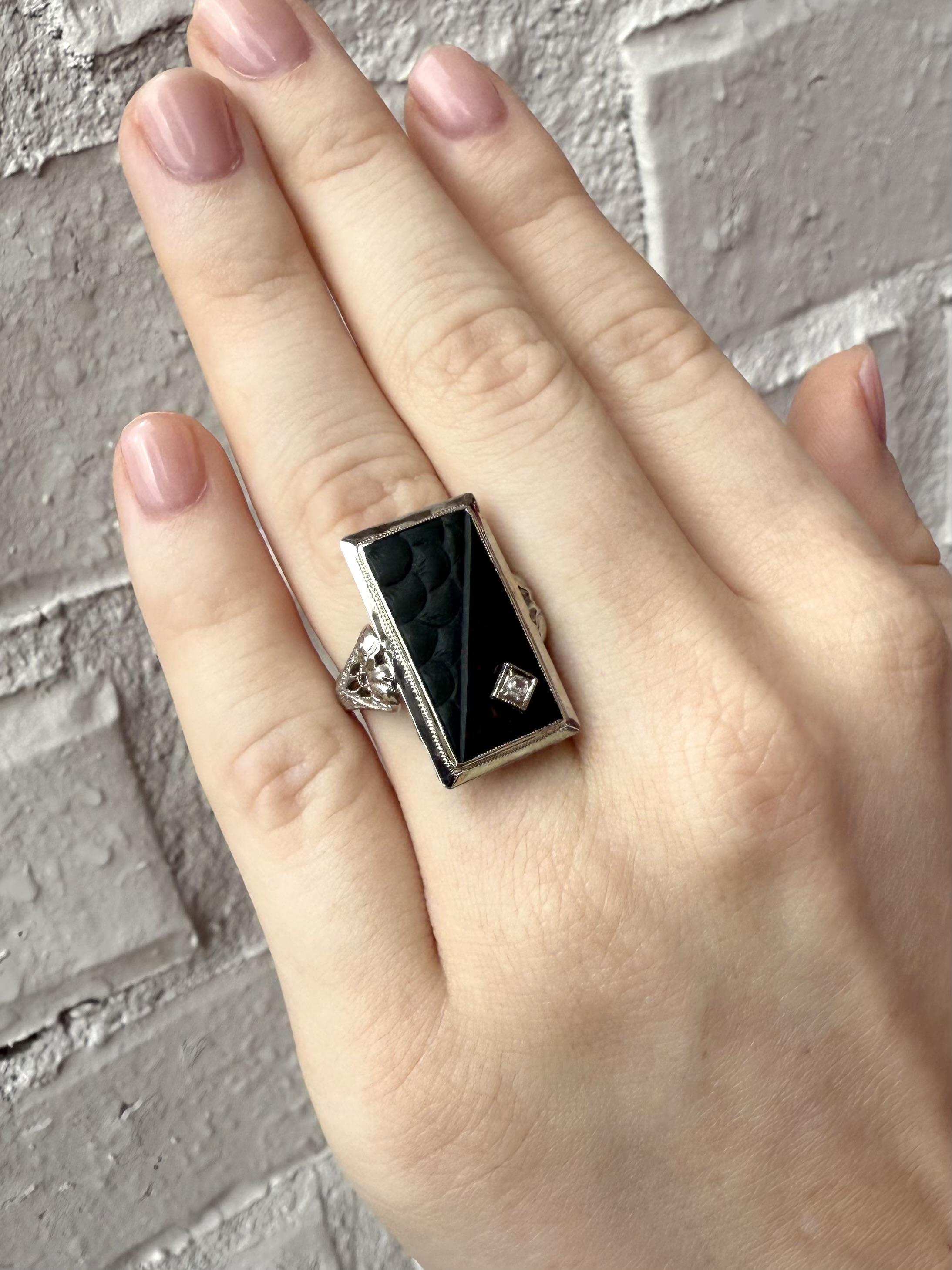 Single Cut Vintage Art Deco Carved Bloodstone Cocktail Ring 14K White Gold For Sale