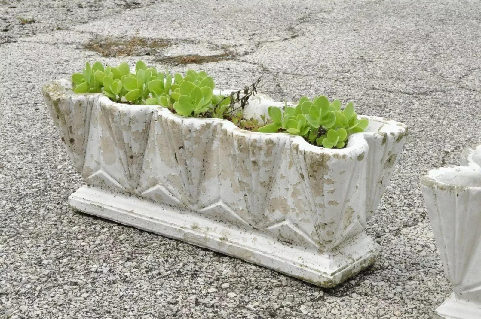 Vintage Art Deco Zement Beton gewellte geometrische Garten Pflanzer Topf - ein Paar (Unbekannt) im Angebot