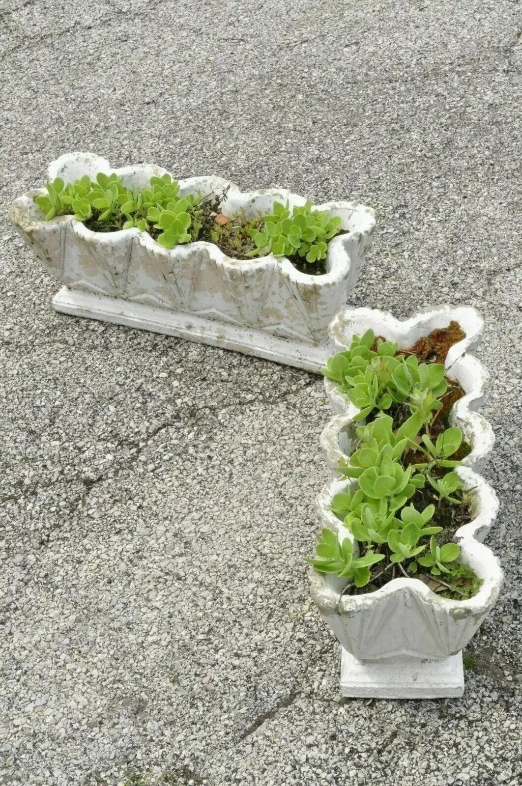 Vintage Art Deco Zement Beton gewellte geometrische Garten Pflanzer Topf - ein Paar im Zustand „Gut“ im Angebot in Philadelphia, PA