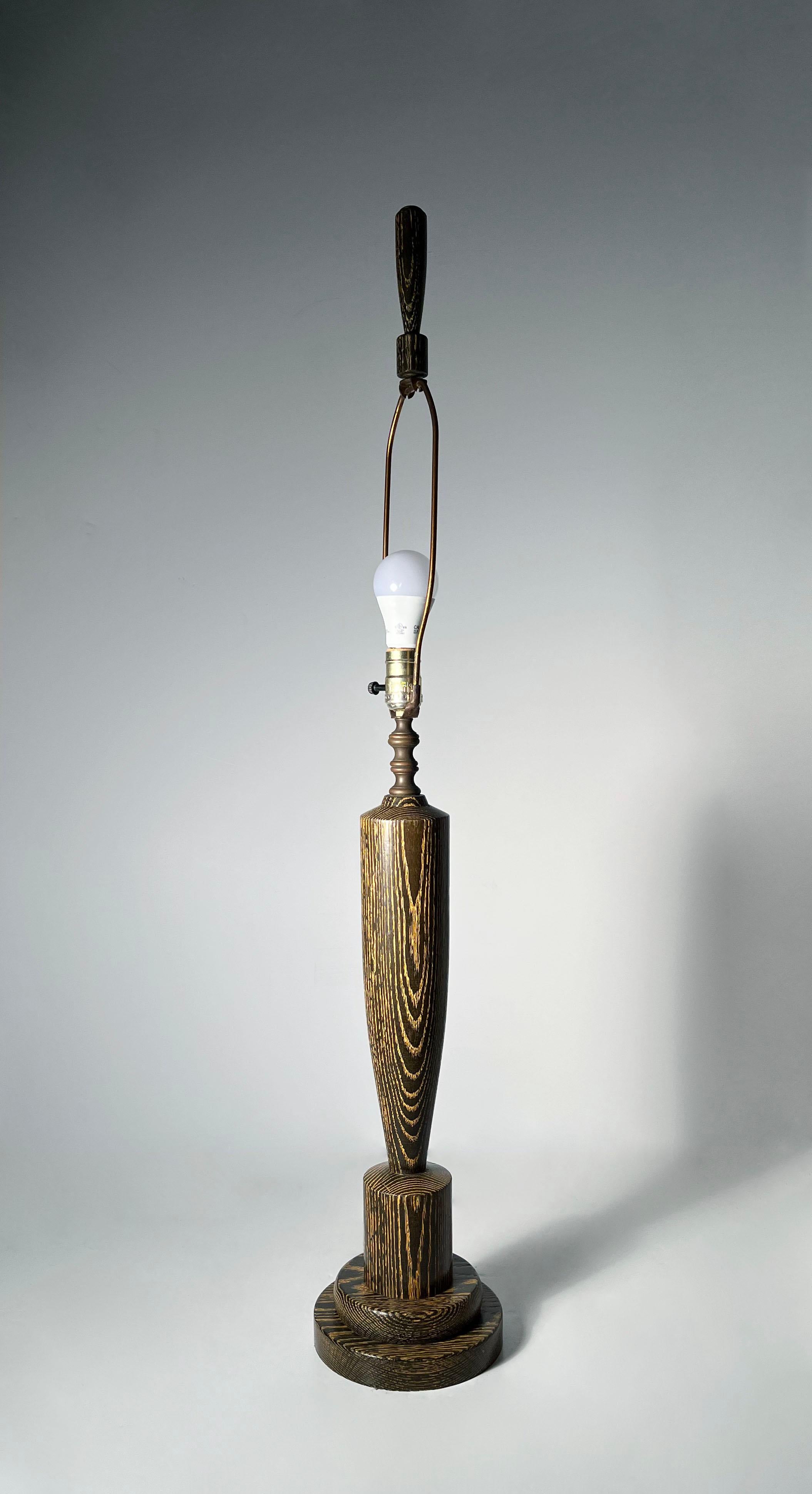 Lámparas de Sobremesa Art Decó Vintage de Madera Barnizada Estadounidense en venta