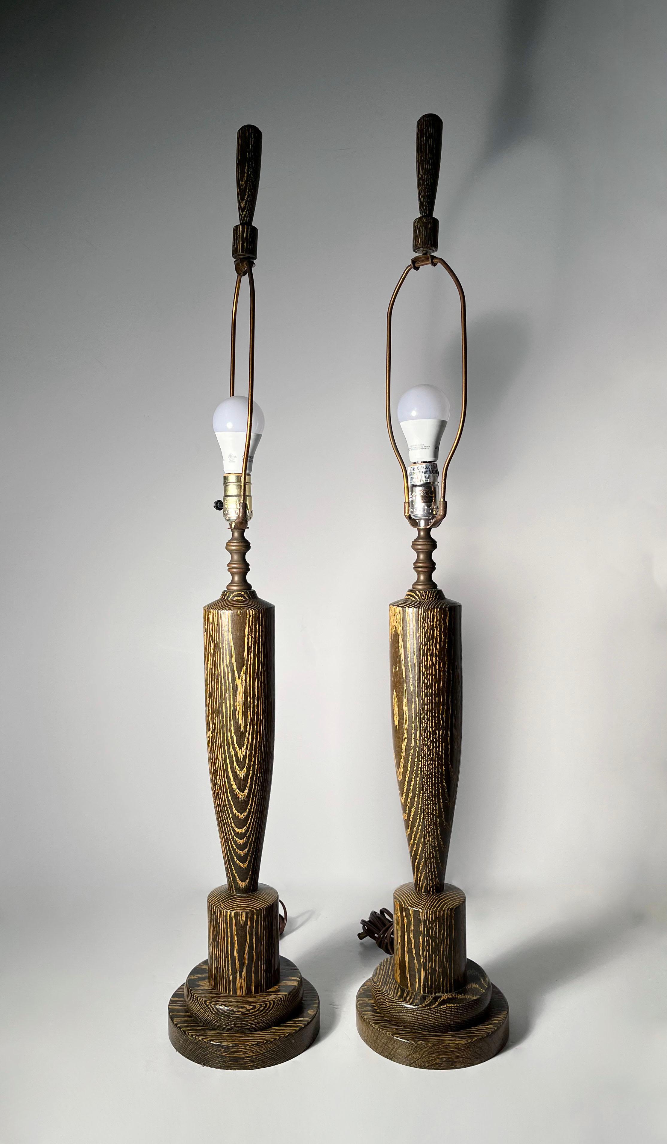Lámparas de Sobremesa Art Decó Vintage de Madera Barnizada en Bueno estado para la venta en Chicago, IL