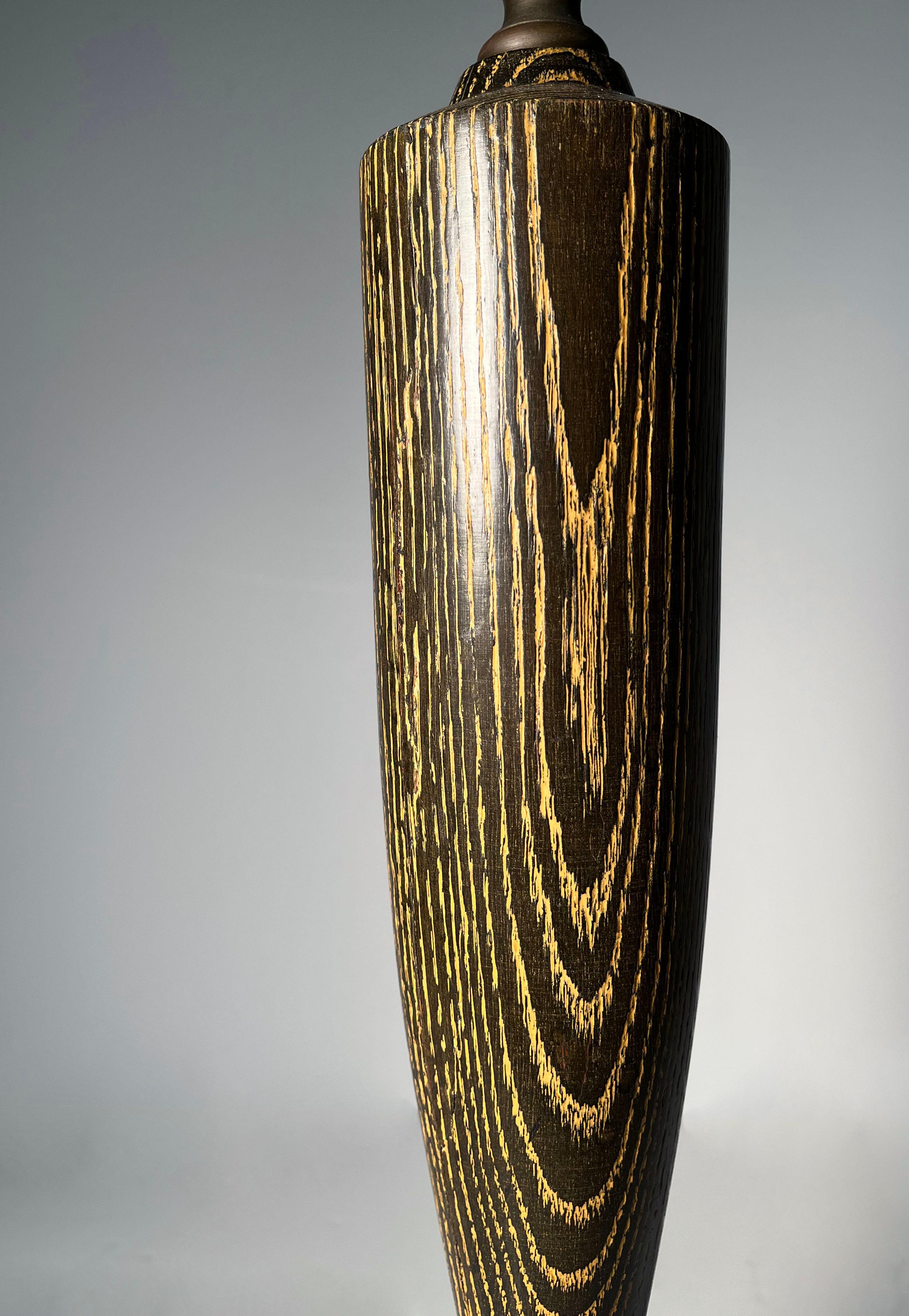 Lámparas de Sobremesa Art Decó Vintage de Madera Barnizada siglo XX en venta