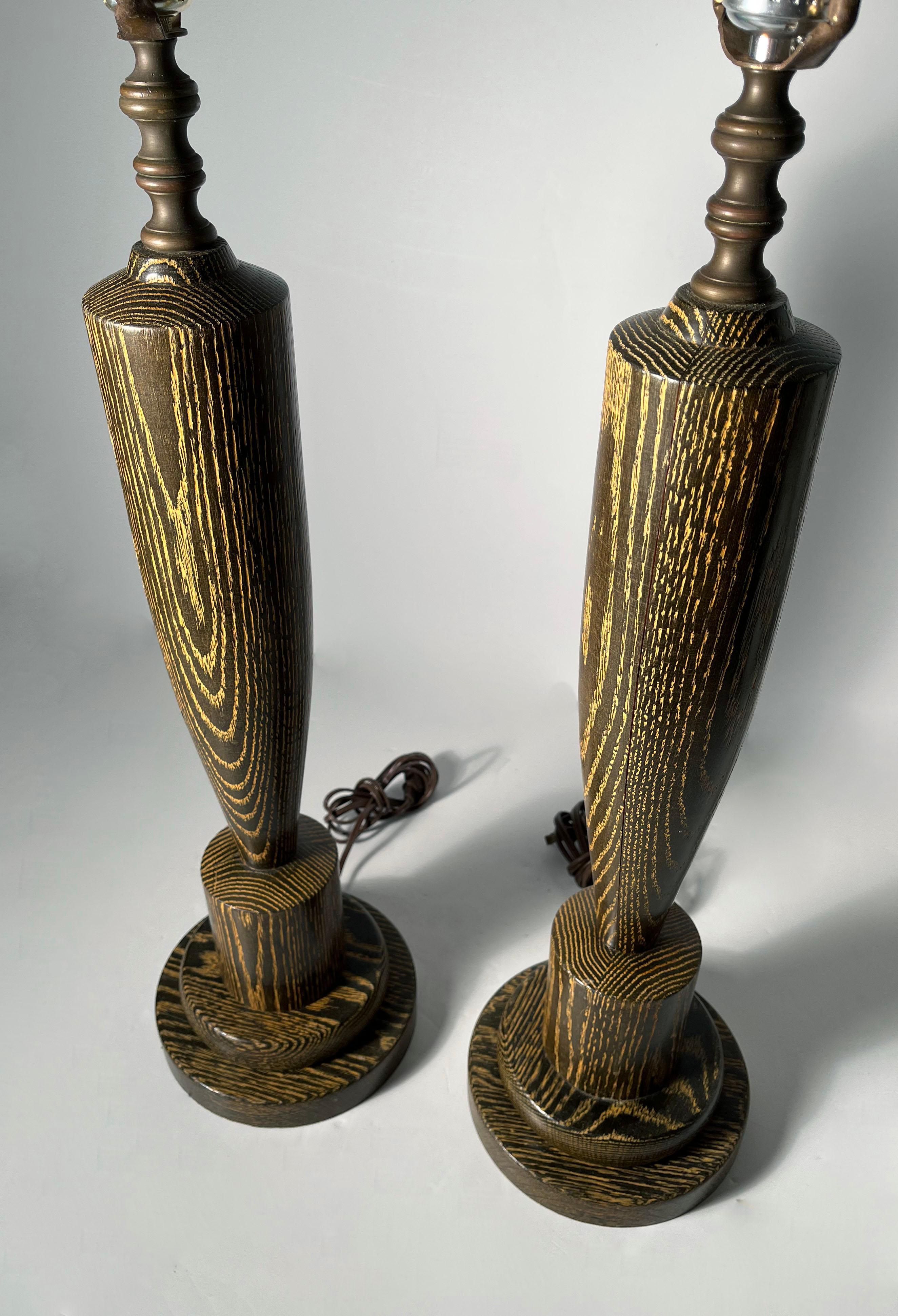 Lámparas de Sobremesa Art Decó Vintage de Madera Barnizada en venta 1