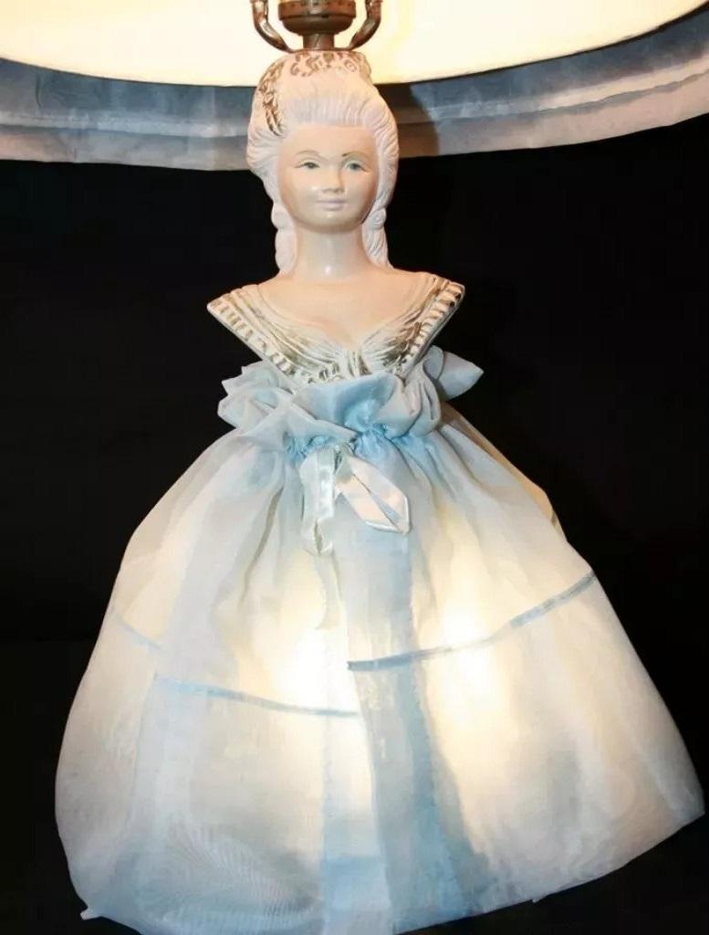Vintage Art Deco Chalkware Damenbüste in Kleid Figurale Vintage-Tischlampen P004 - ein Paar im Angebot 4